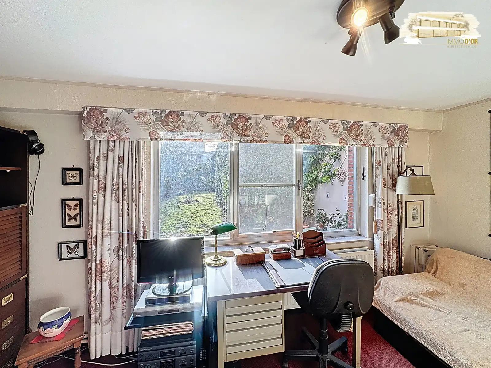 Bel-étage met ZW-tuin met ruime garage + oprit voor 2 auto's foto 16