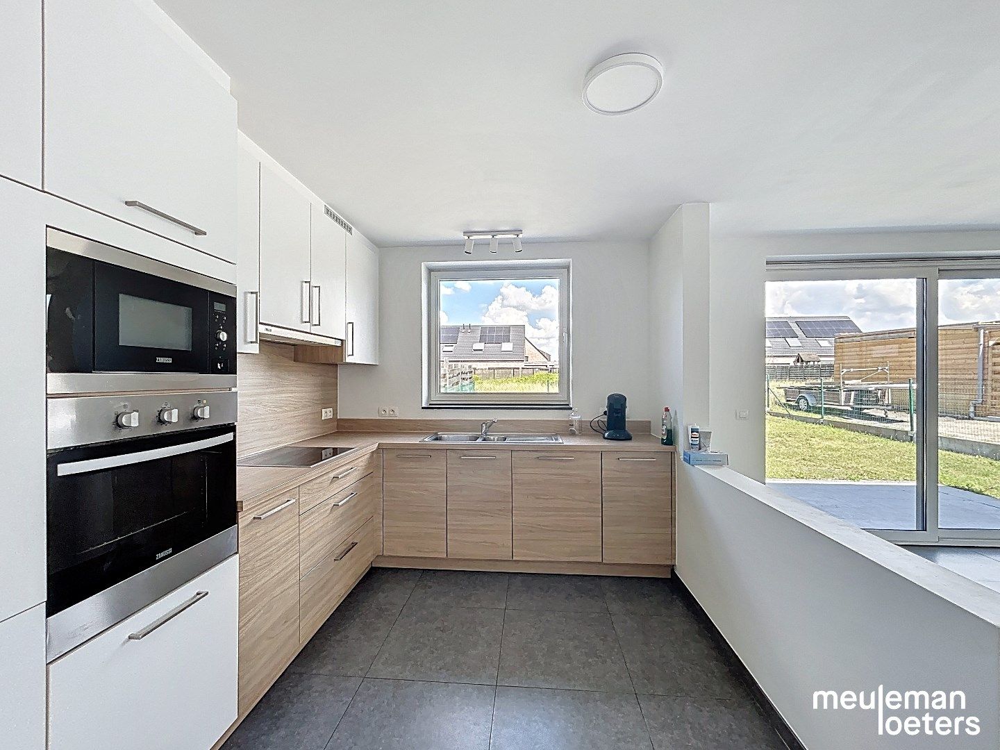Ruime gezinswoning met garage foto 6