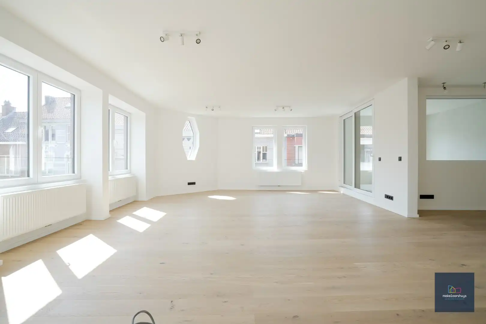 Stijlvol gerenoveerd duplex 3 slaapkamerappartement  met terras foto 3