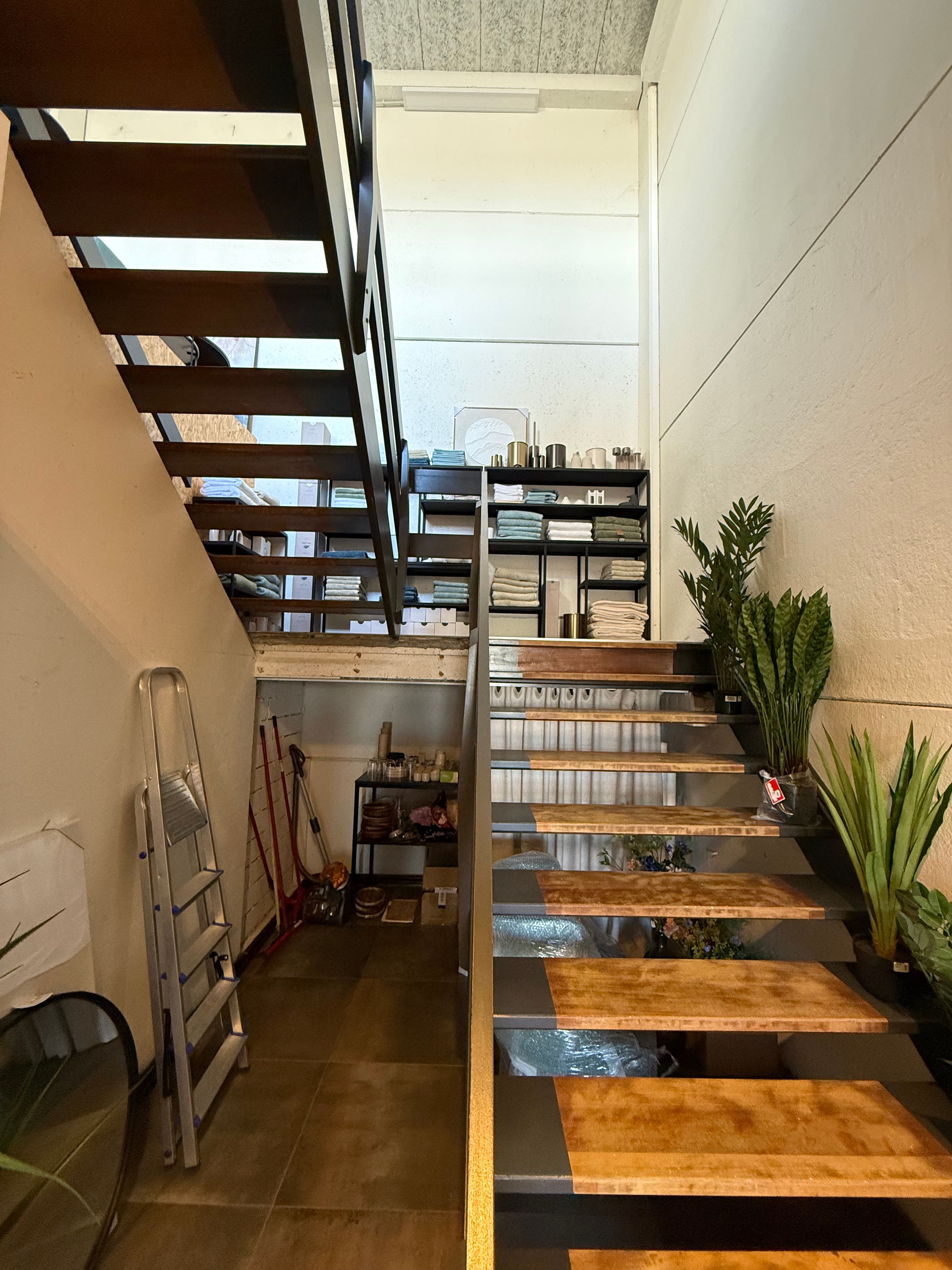 Instapklaar handelspand 428m² met 14 staanplaatsen foto 7
