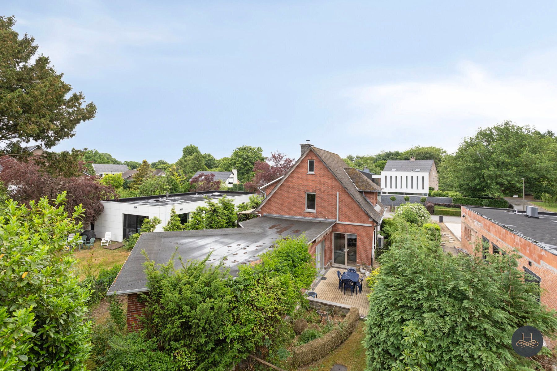 Ruime woning in een rustige groene wijk op een groot perceel foto 5