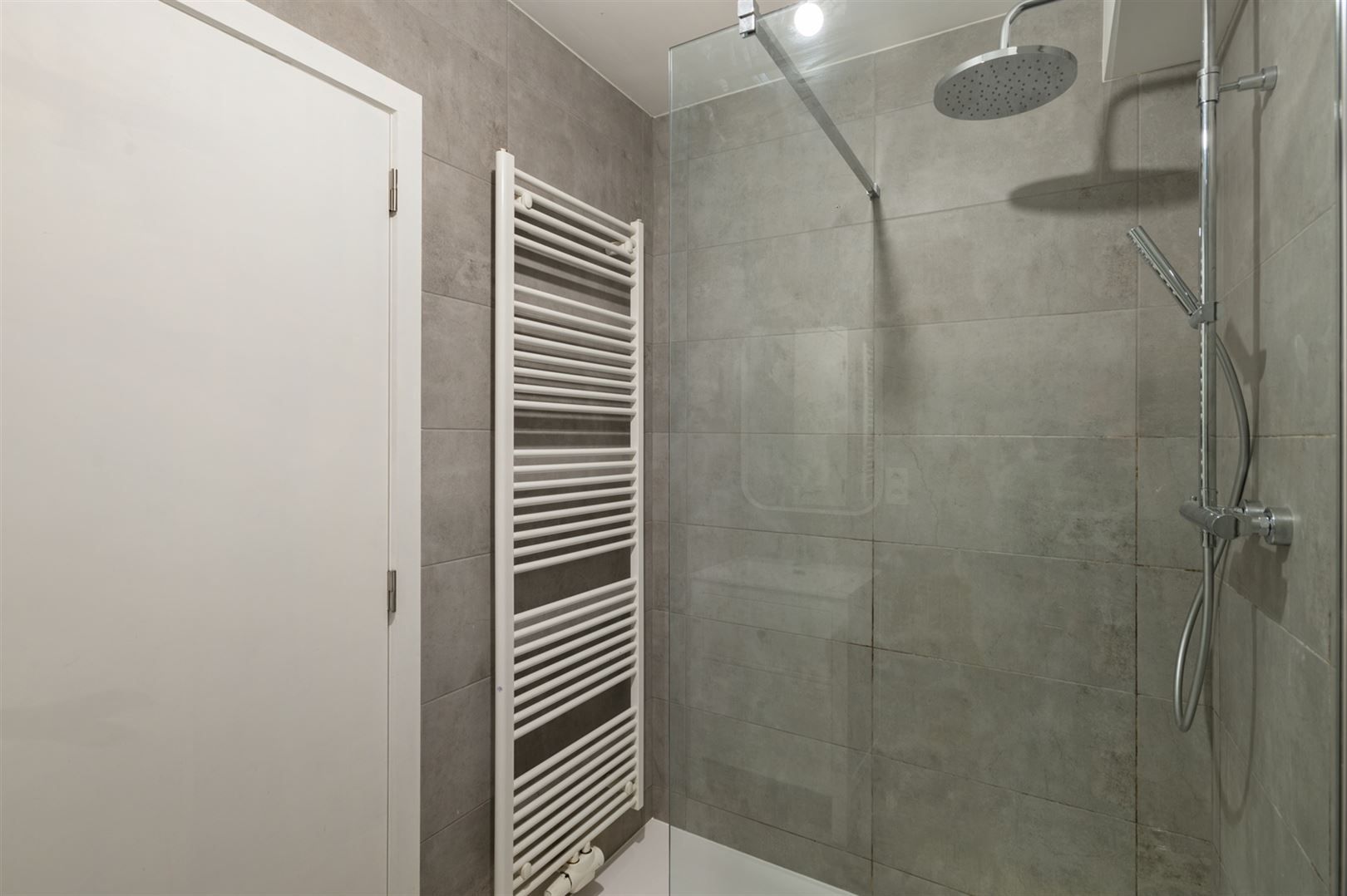 Recent appartement ca. 90m2 met twee slaapkamers, ruim terras en optionele garagebox. foto 12