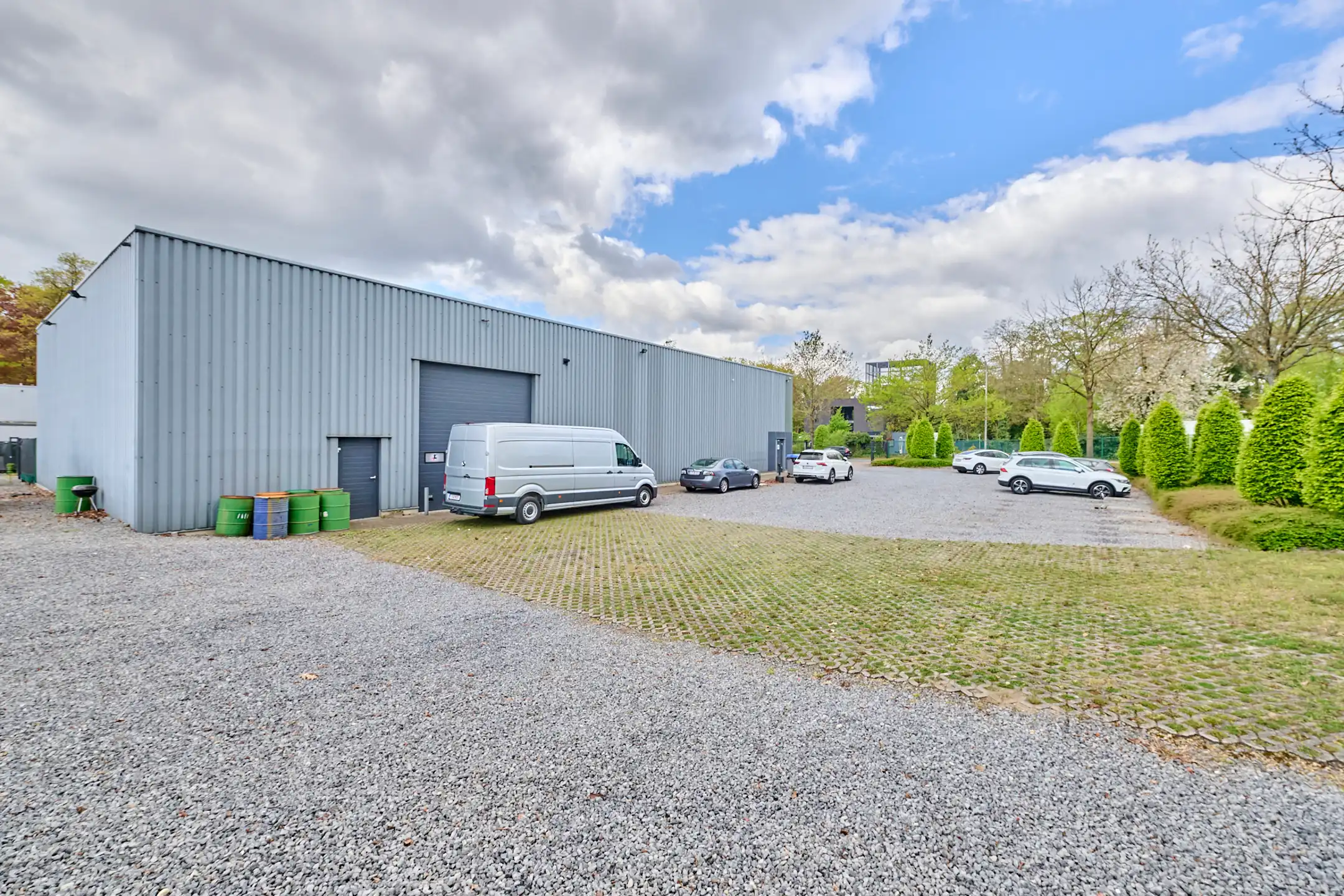 BEDRIJFSGEBOUW MET GROOT BUITENTERREIN IN GENK foto 12