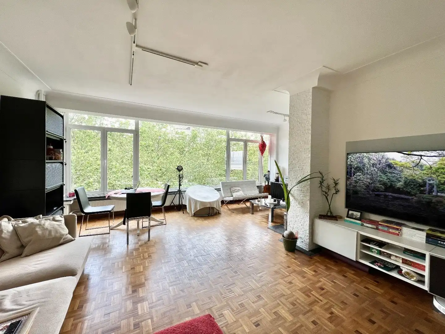 Modern ingericht GEMEUBELD 2 slpk appartement  foto {{pictureIndex}}