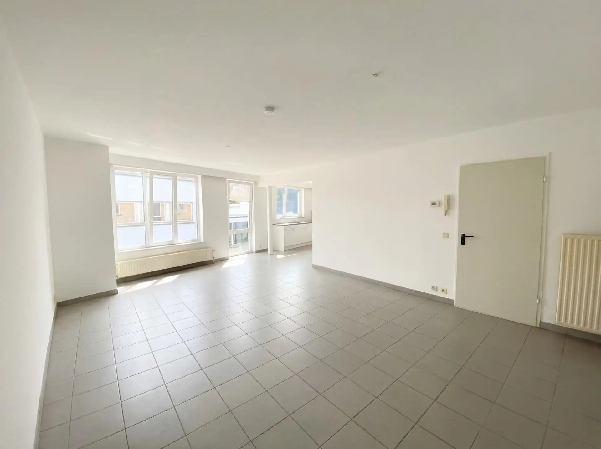 Opbrengsteneigendom bestaande uit 6 appartementen, dubbele garagebox en 6 staanplaatsen te Aalst foto 2