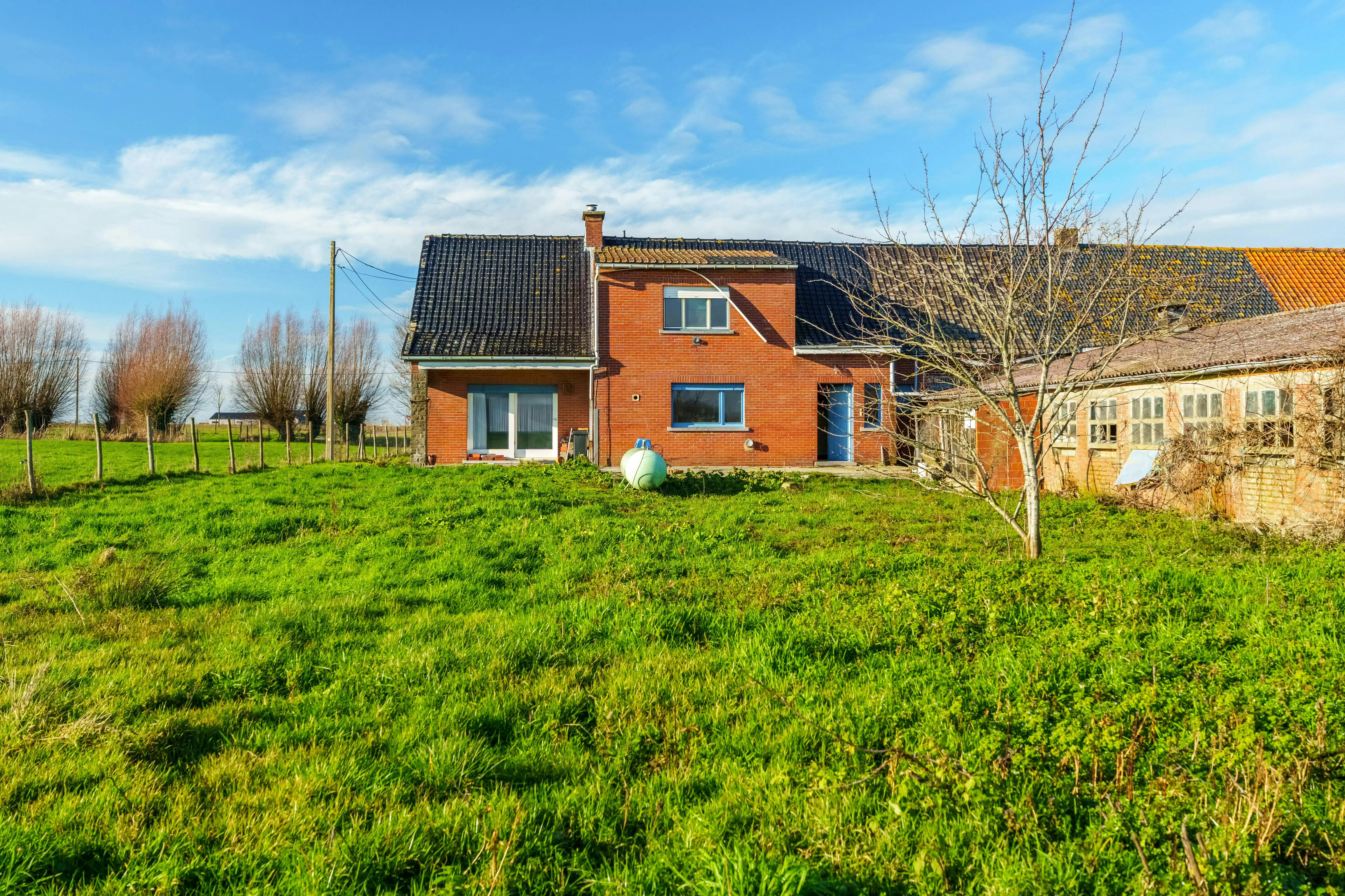 Authentiek te renoveren hoeve met uniek potentieel op bijna 3 hectare in Voormezele  foto 12