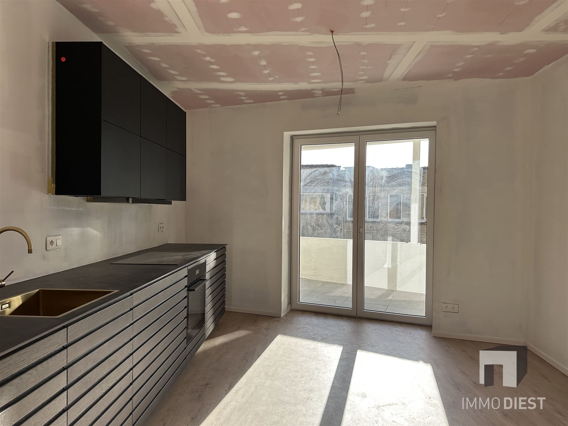 Opbrengsteigendom - 3 gloednieuwe appartementen + 1 handelspand foto 12