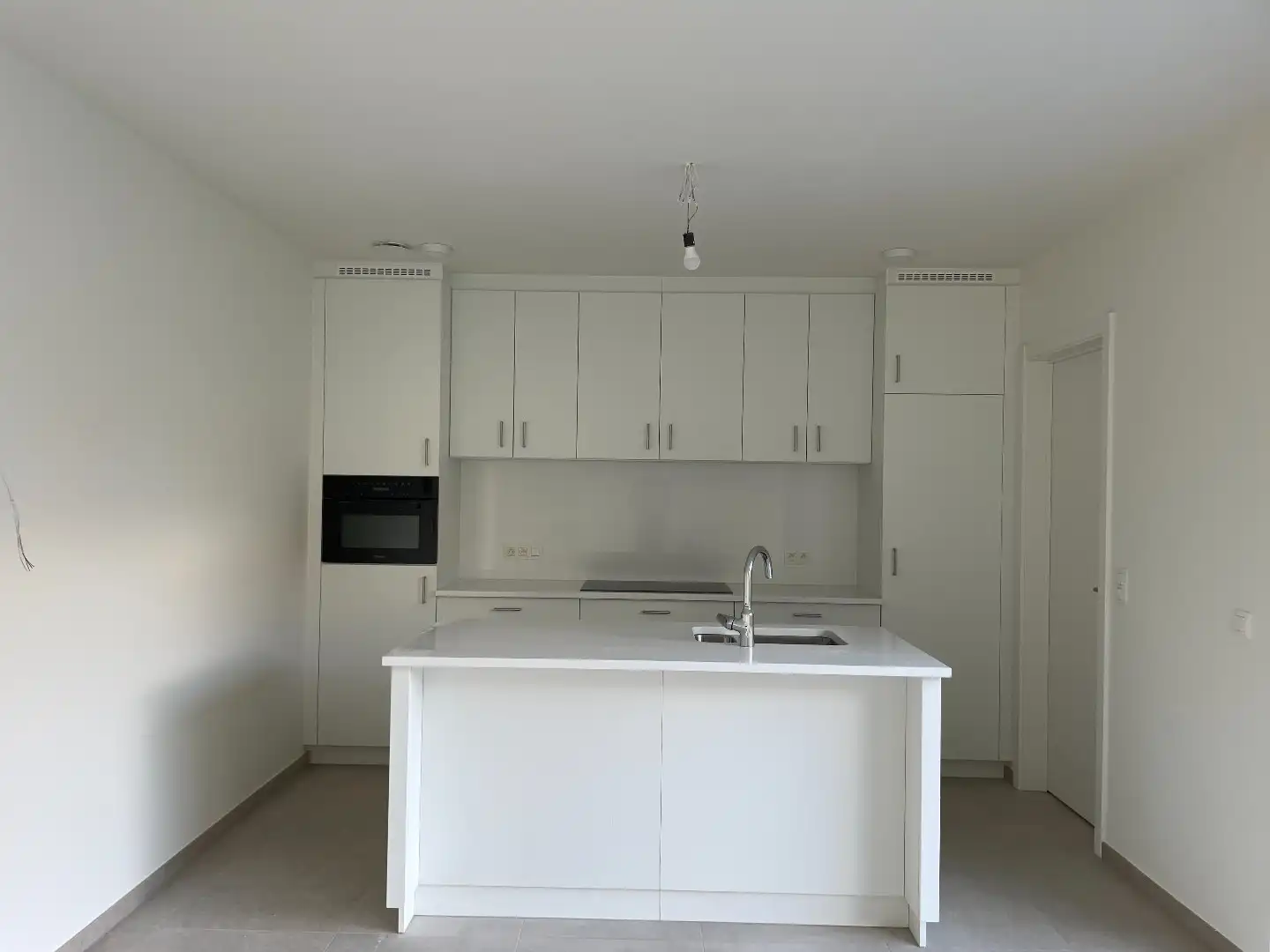 Nieuwbouwwoning met 3 slaapkamers inpandige garage , terras en tuin  foto 7