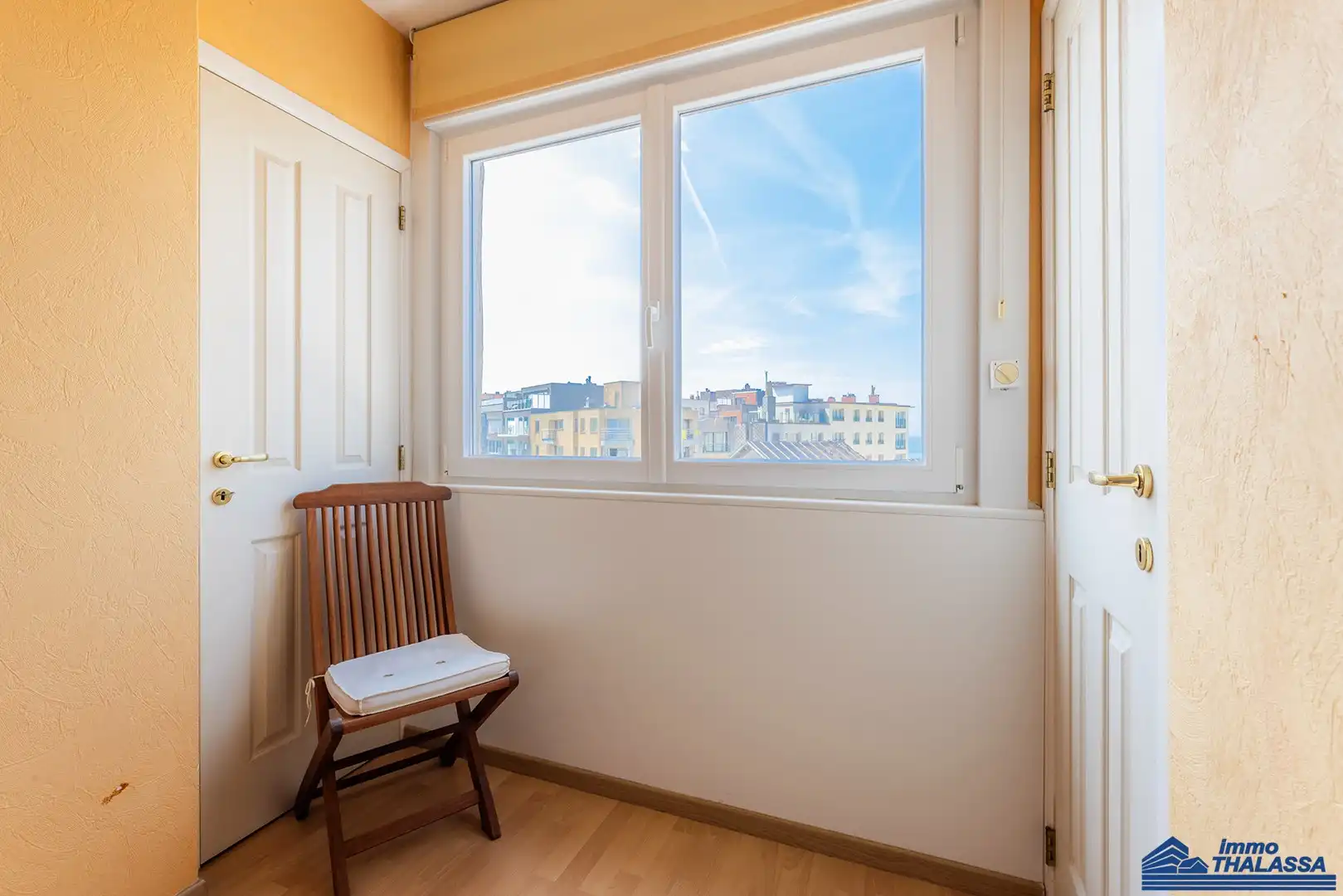 Gemeubeld appartement met extra studio foto 29