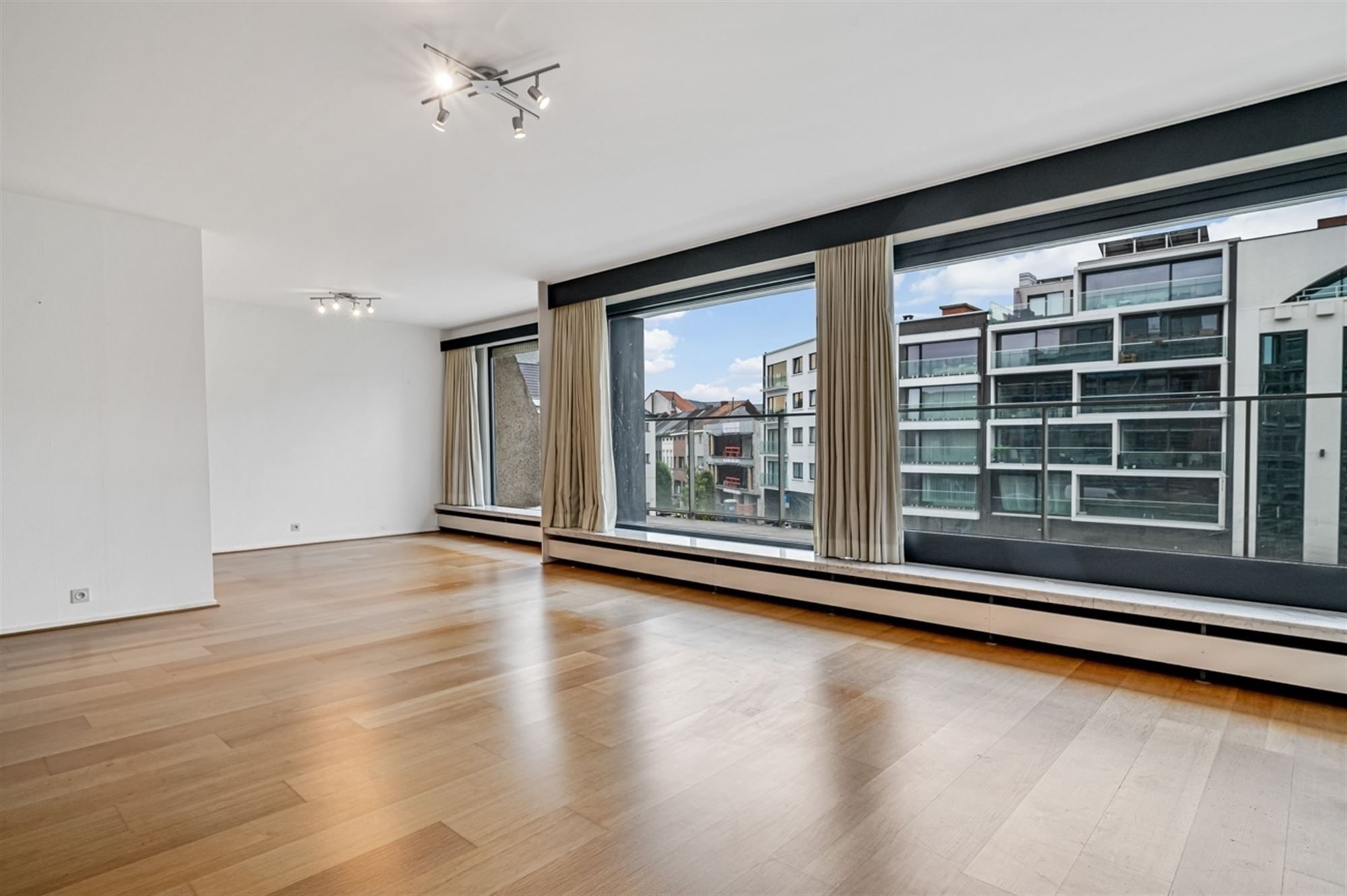 Lichtrijk appartement met drie slaapkamers en twee terrassen foto 2