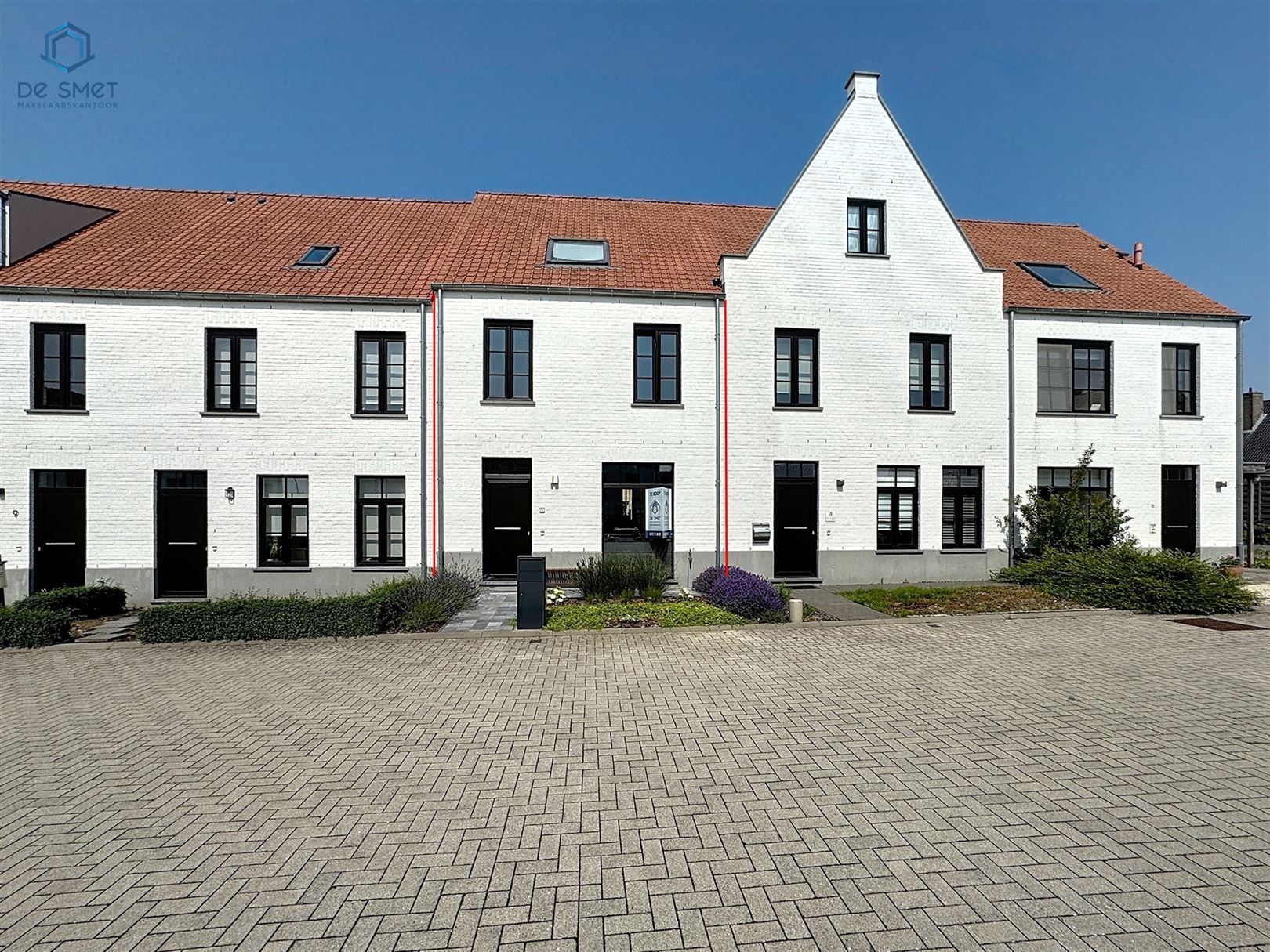 Instapklare, Energiezuinige Woning met 3 Slaapkamers, Terras en Staanplaats vlak bij het Centrum van Zottegem! foto {{pictureIndex}}