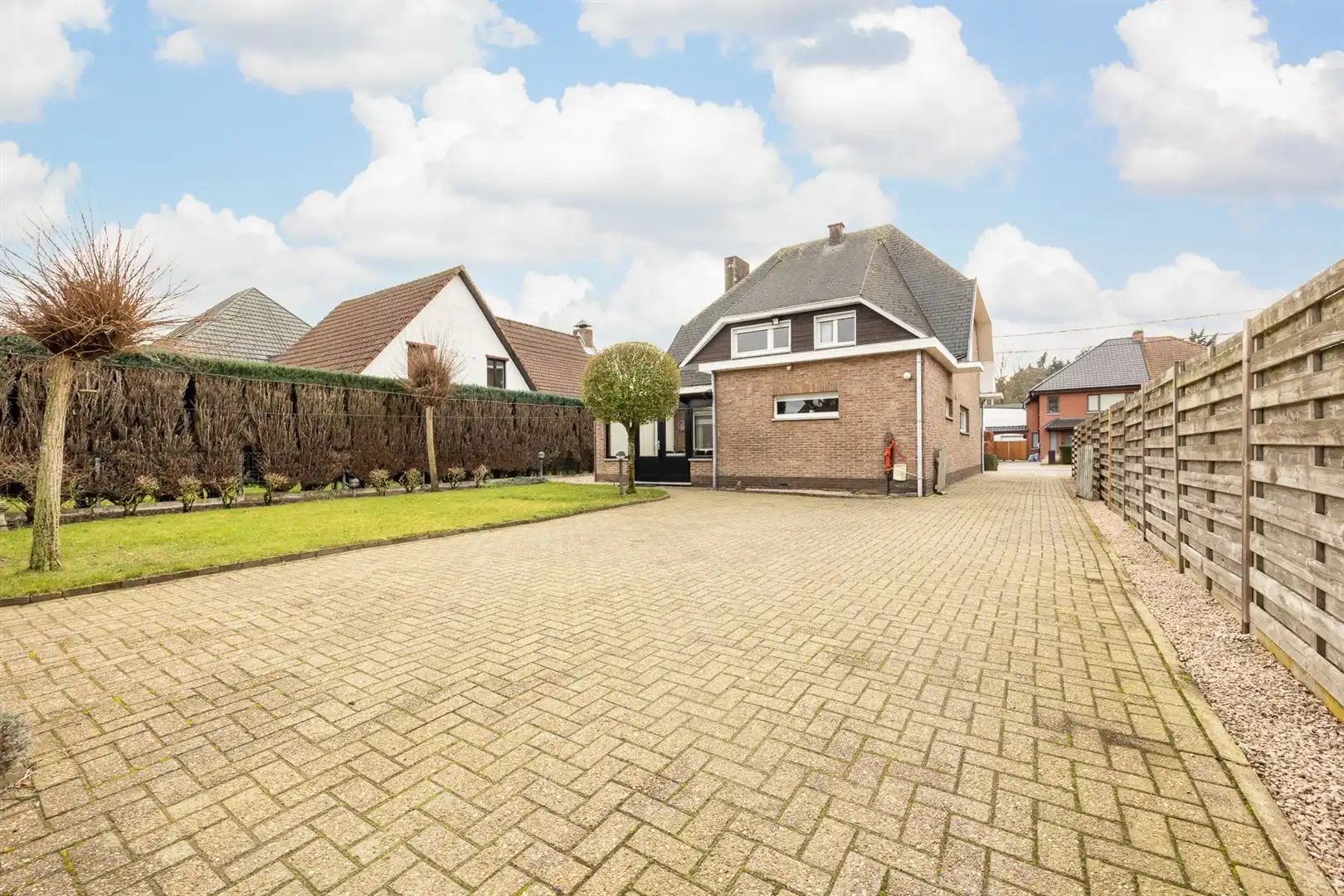 Charmante en karaktervolle woning met erg ruim bijgebouw.  foto 24