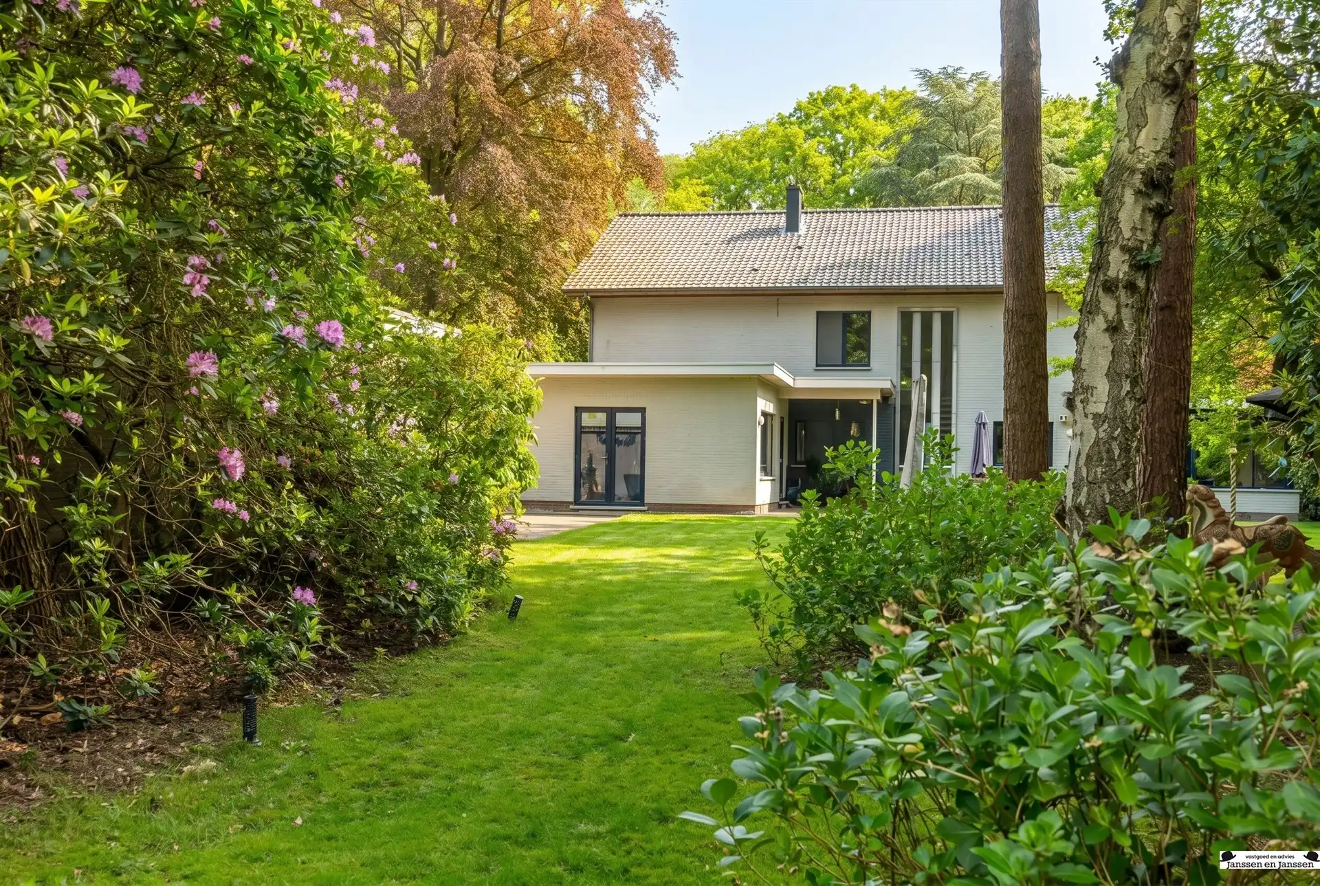 Exclusieve villa op royaal perceel van 3.000 m² grenzend aan uniek natuurdomein foto 6