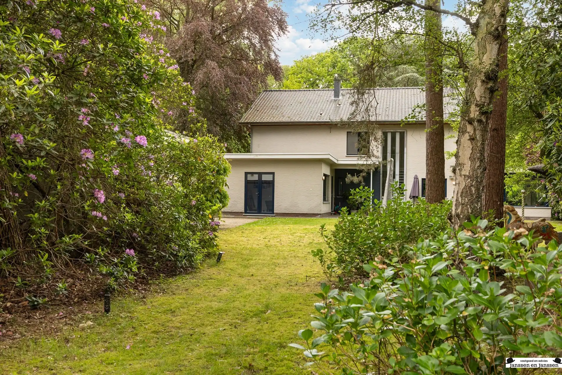 Exclusieve villa op royaal perceel van 3.000 m² grenzend aan uniek natuurdomein foto 6