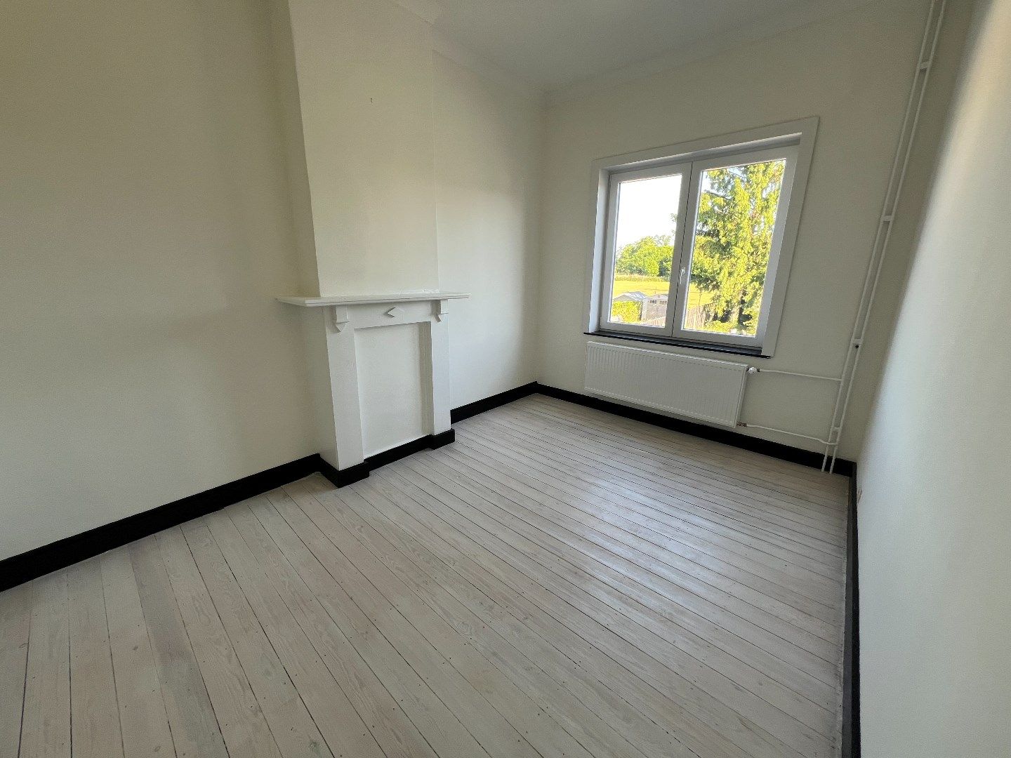 Volledig gerenoveerde woning met 2 slpks en 90 m² tuin op toplocatie in Tienen. foto 8