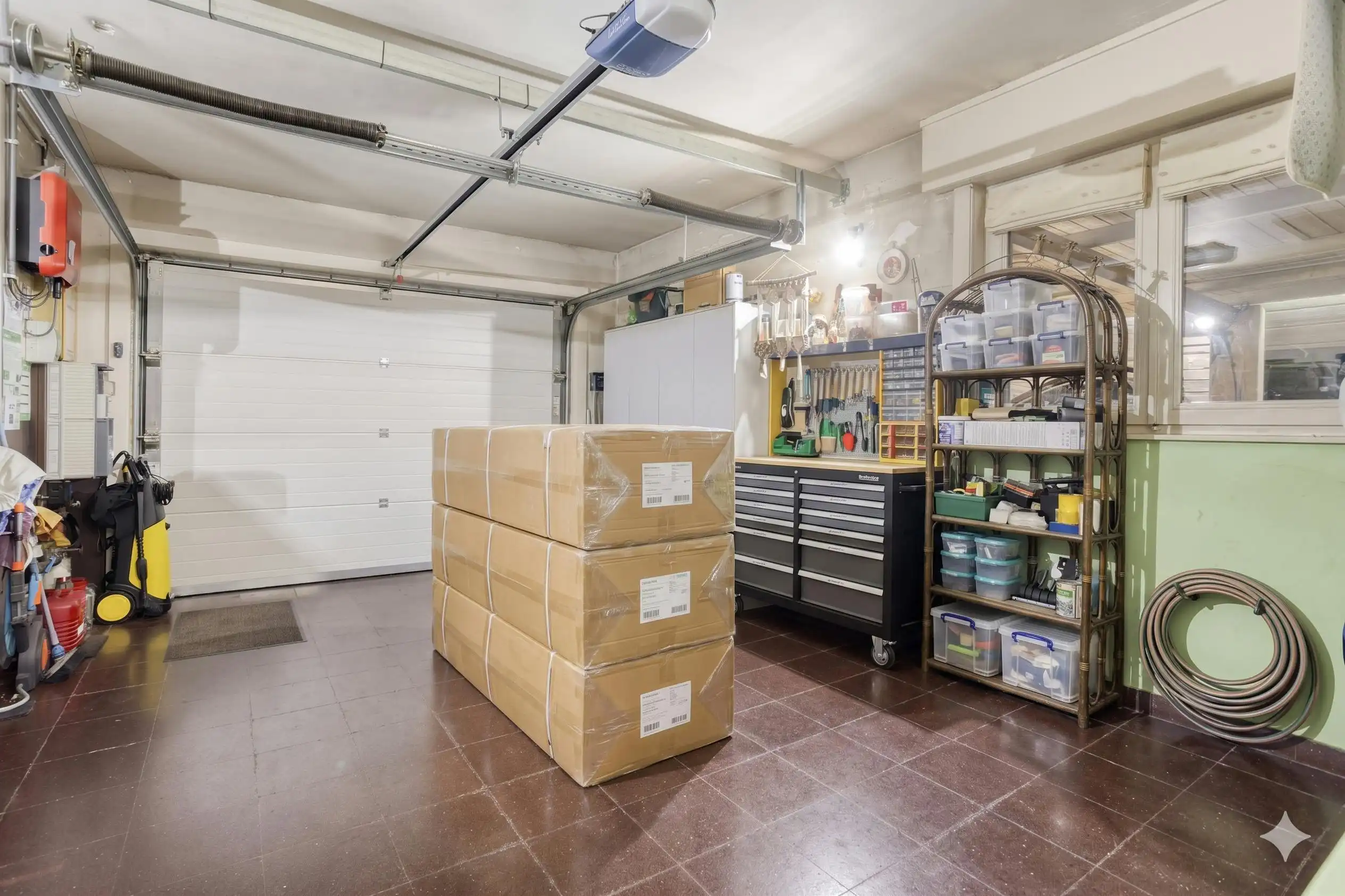 Zeer ruime gezinswoning met veranda en tuin in Westrozebeke foto 24