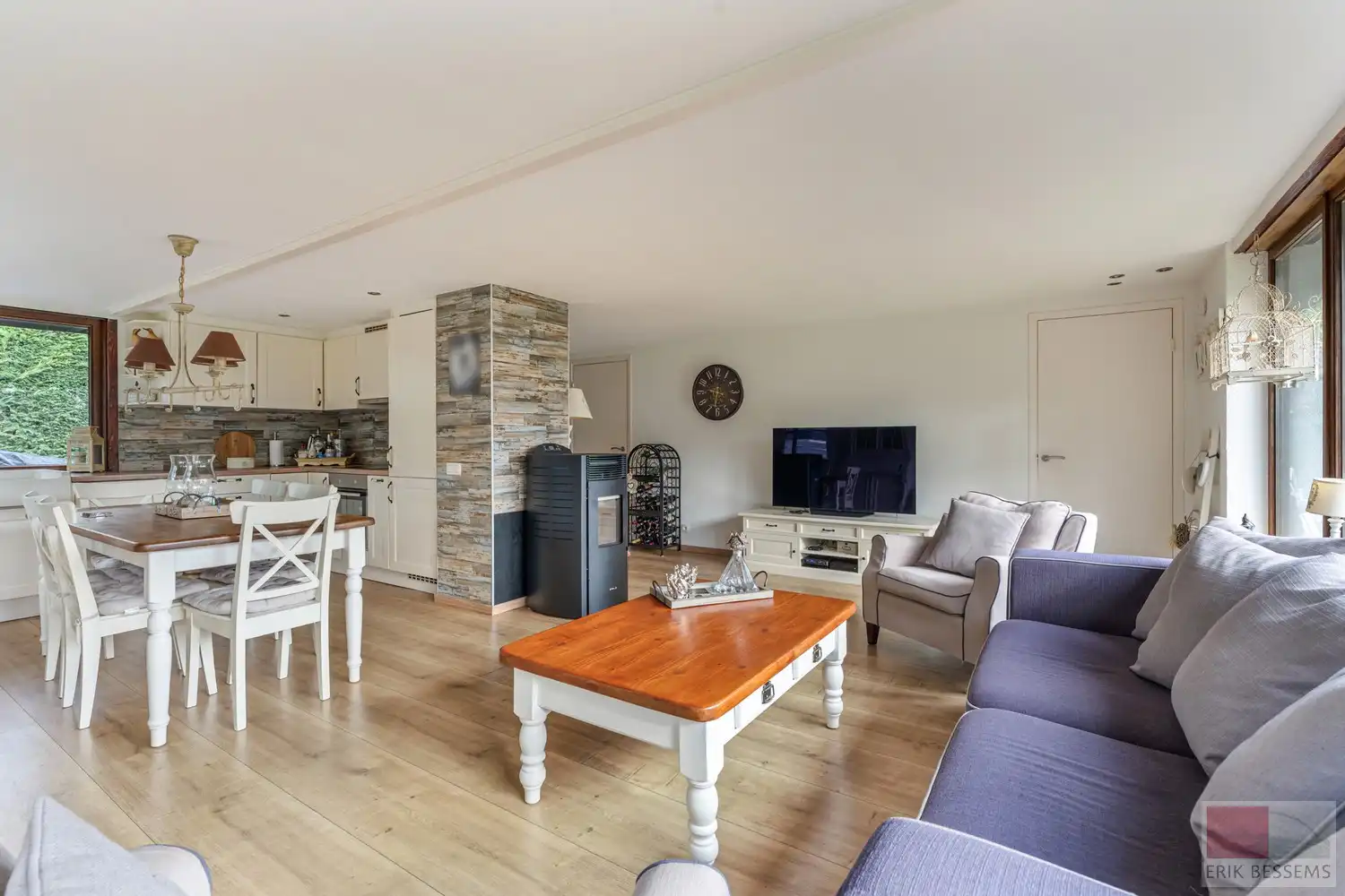 Gelijkvloerse vakantiewoning met een woonoppervlakte van 78 m², gelegen op een ruim perceel van 551 m². foto 7