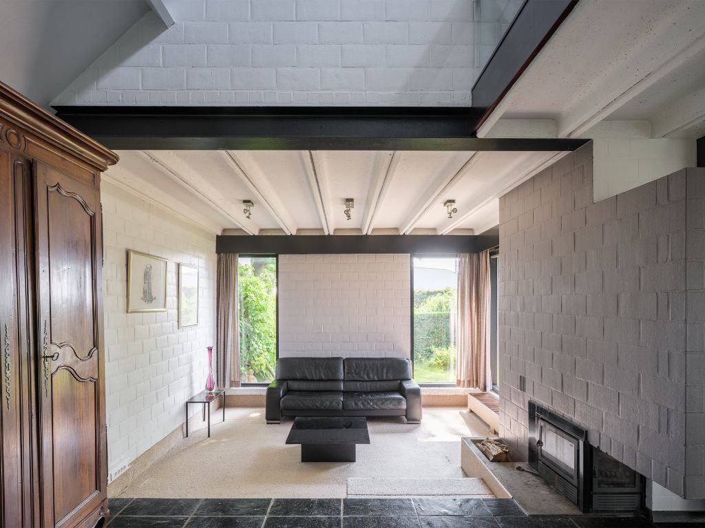 Vrijstaande modernistische villa te Zomergem op een uitzonderlijk perceel van 2.595m². foto 3