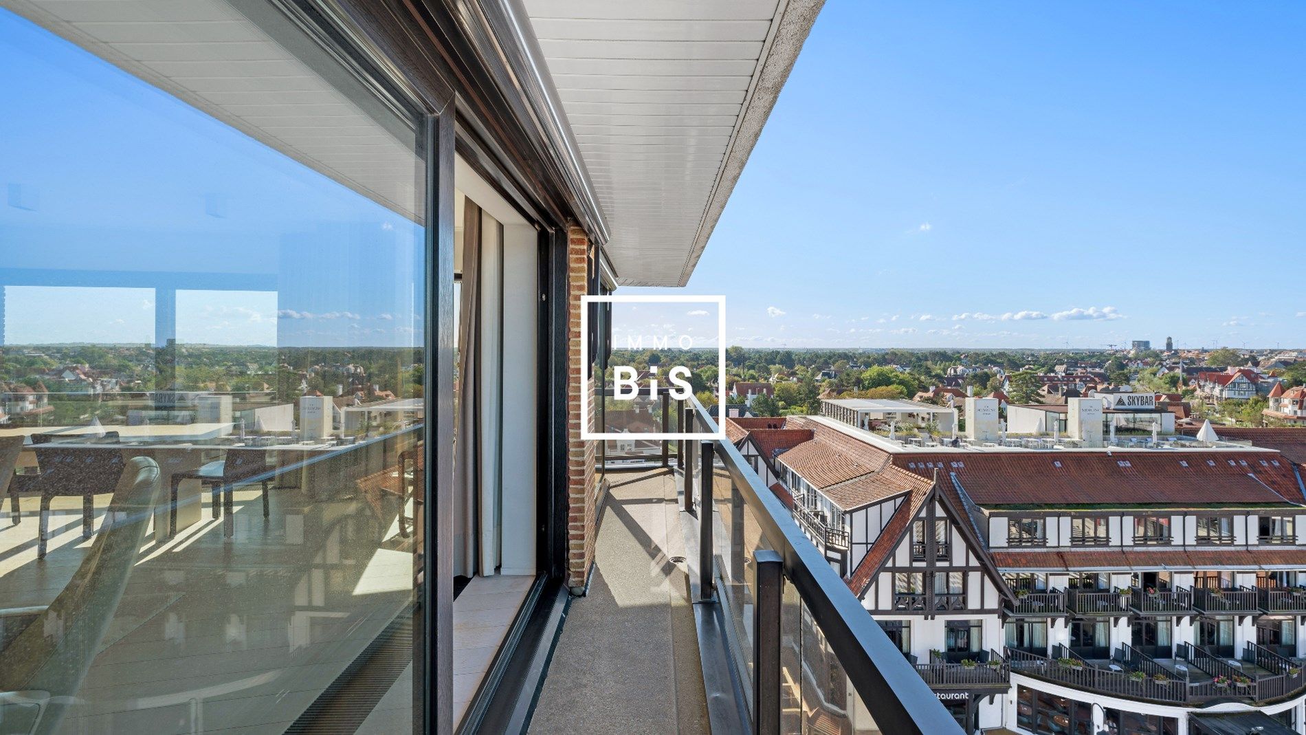Exclusief hoek-appartement op toplocatie met perfecte oriëntatie op het Albertplein. foto 12