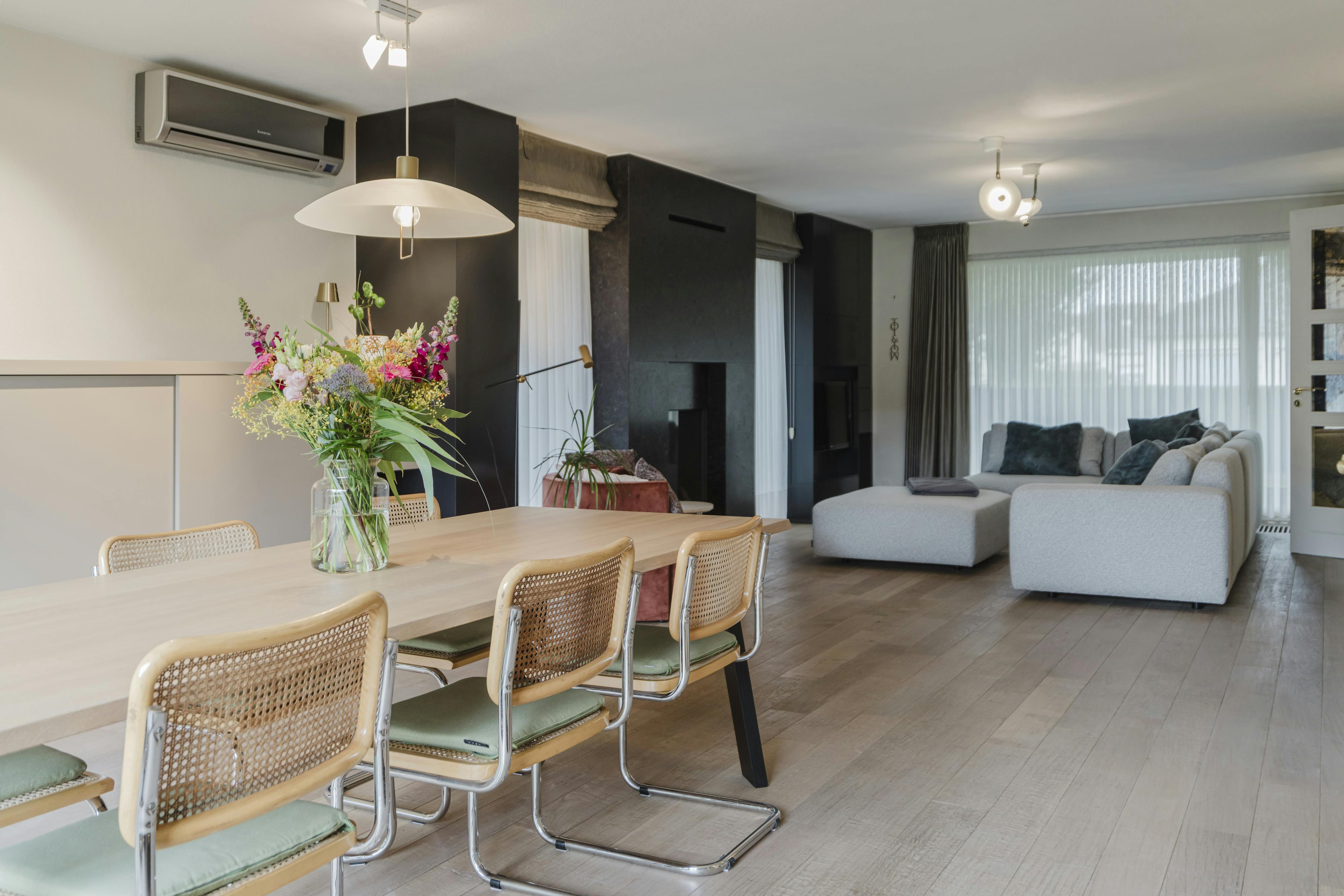 Ruime, gerenoveerde villa op 1327 m² met zuidgerichte tuin in rustige villawijk foto 6