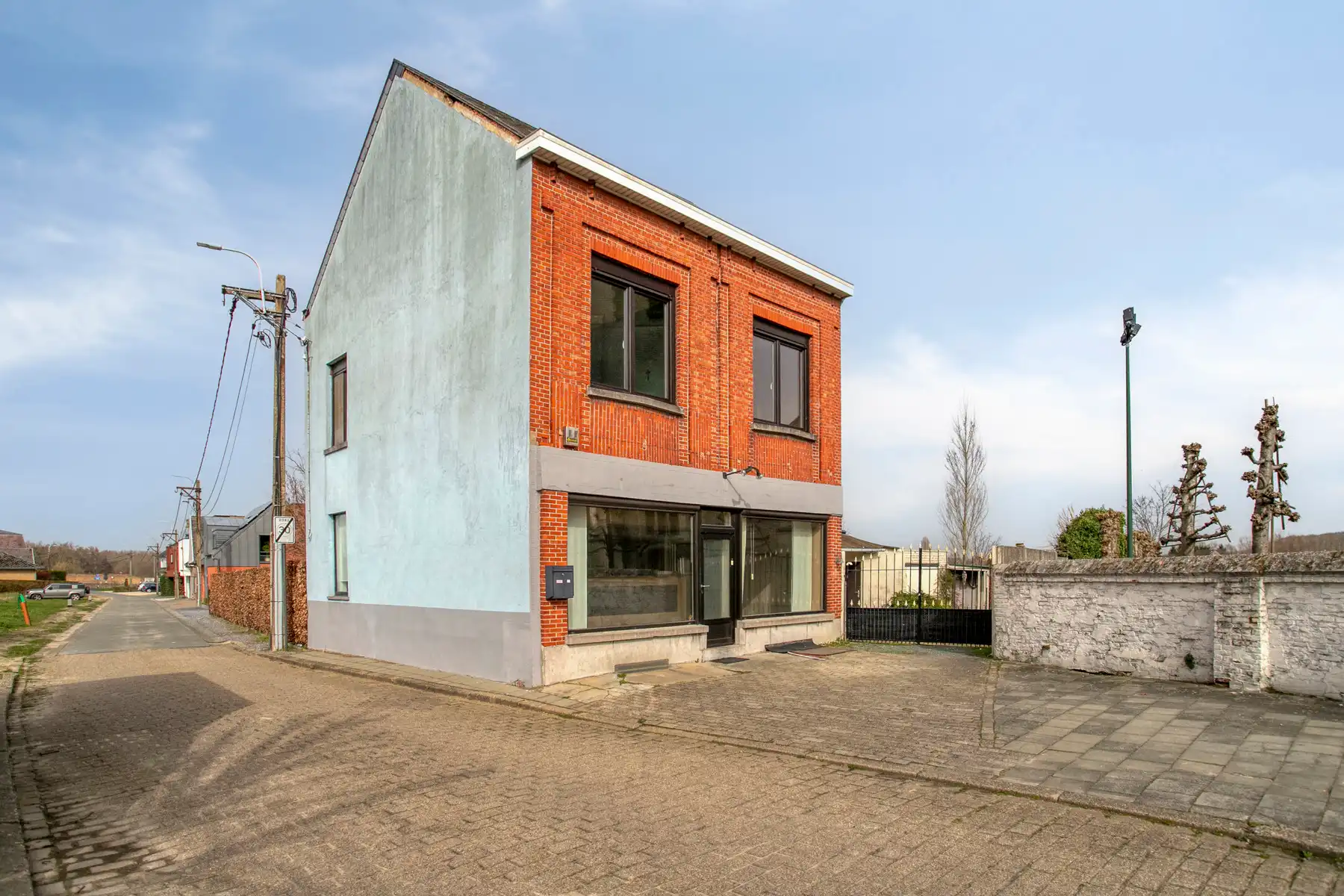 Hoofdfoto van de publicatie: Handelspand / woning in het centrum van Schellebelle
