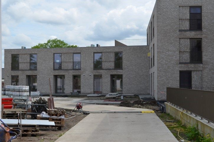 Nieuwbouw appartement met één slaapkamer, ruim terras, ondergrondse autostaanplaats en kelder. foto 3