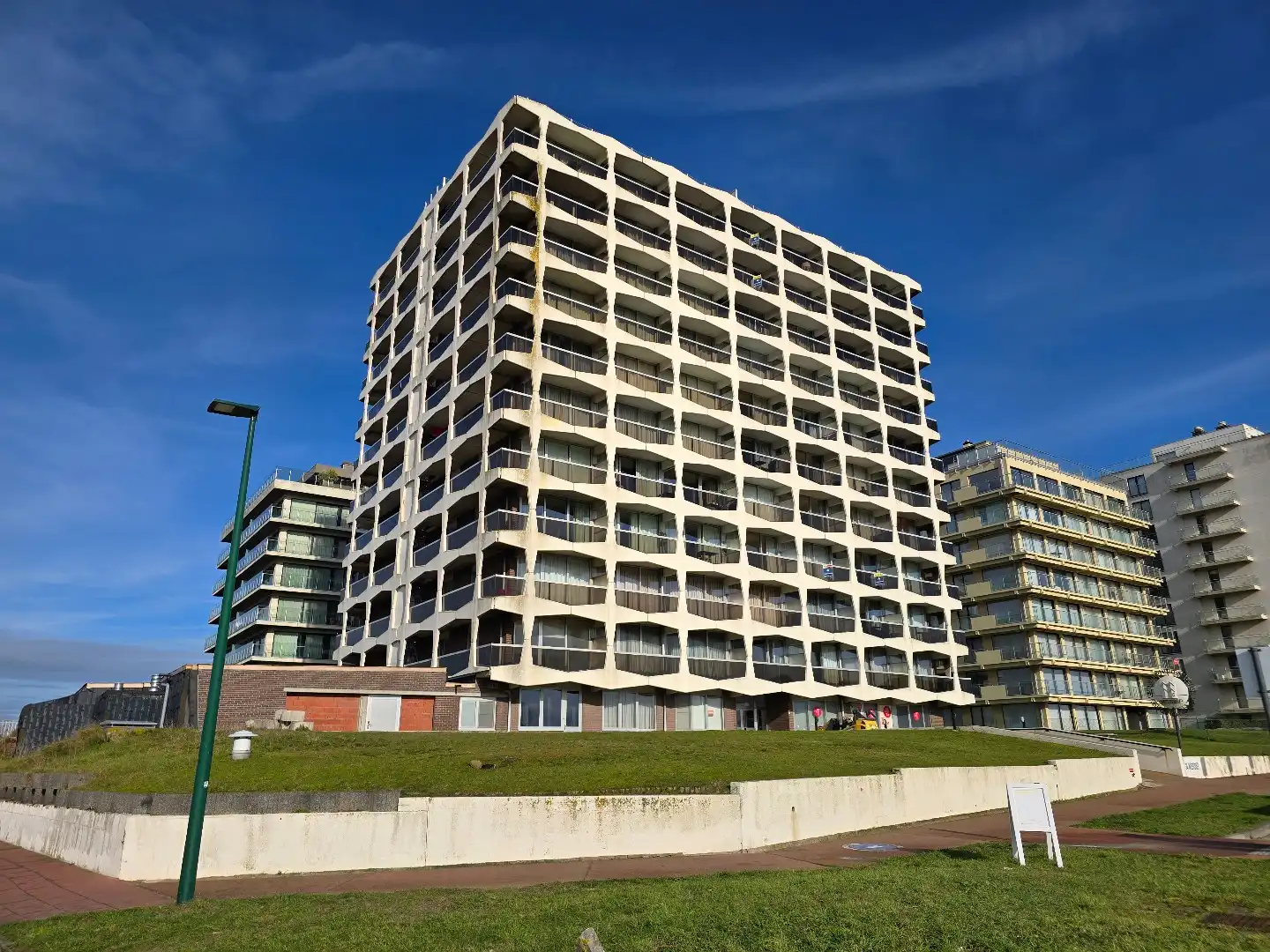 Hoekappartement met zeezicht 1 slpk + slaaphoek  foto 2