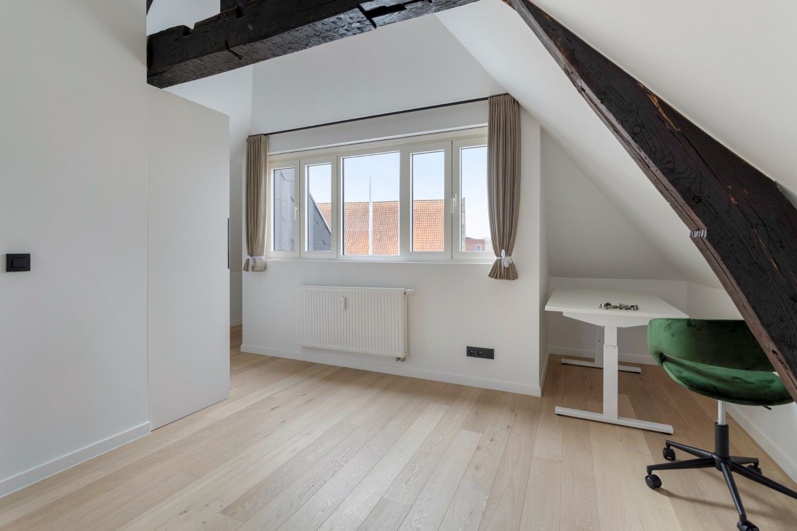Volledig gerenoveerde studentenkamer in residentie met 29 studentenkamers met eigen sanitair in hartje Leuven foto 7