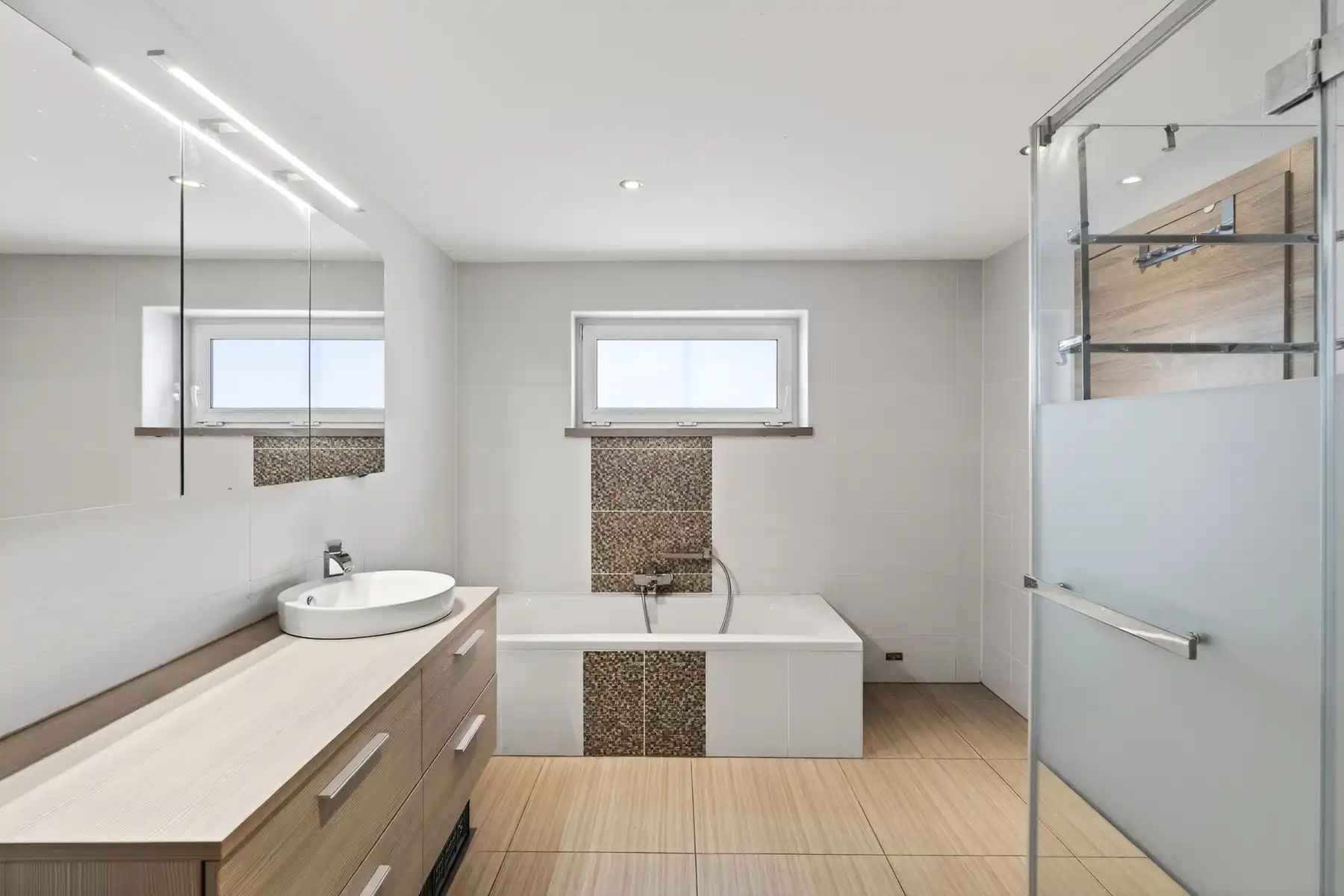 Instapklare en energiezuinige gezinswoning in Brakel! foto 3