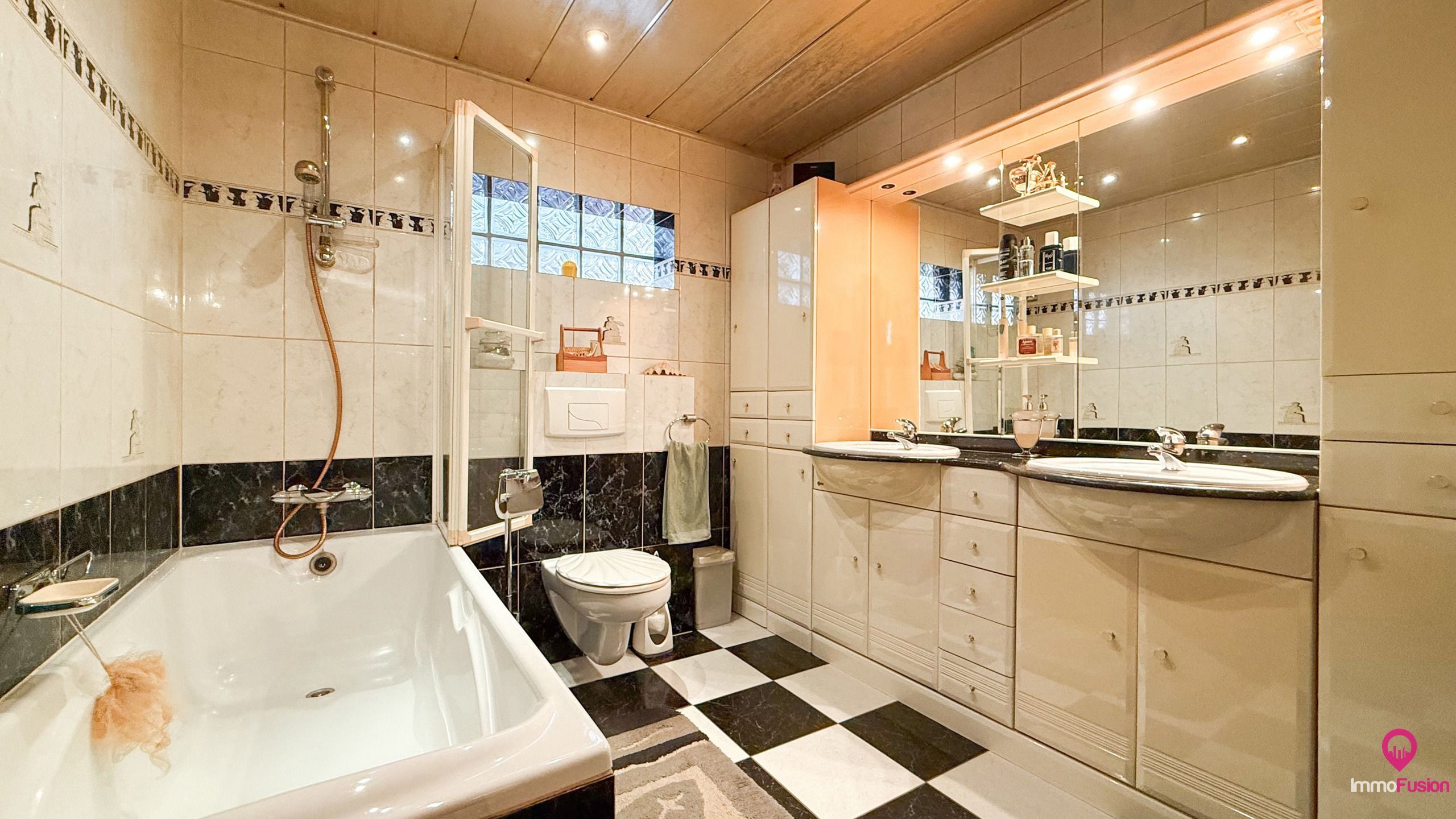 Deels gerenoveerde woning met groot perceel van ca 13are! foto 14