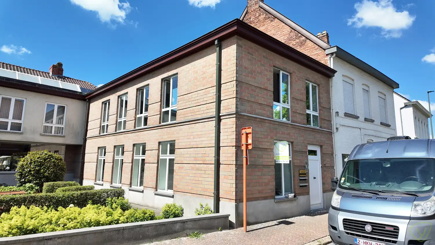 Kantoorruimte te huur in de Dorpskern van Zomergem foto {{pictureIndex}}