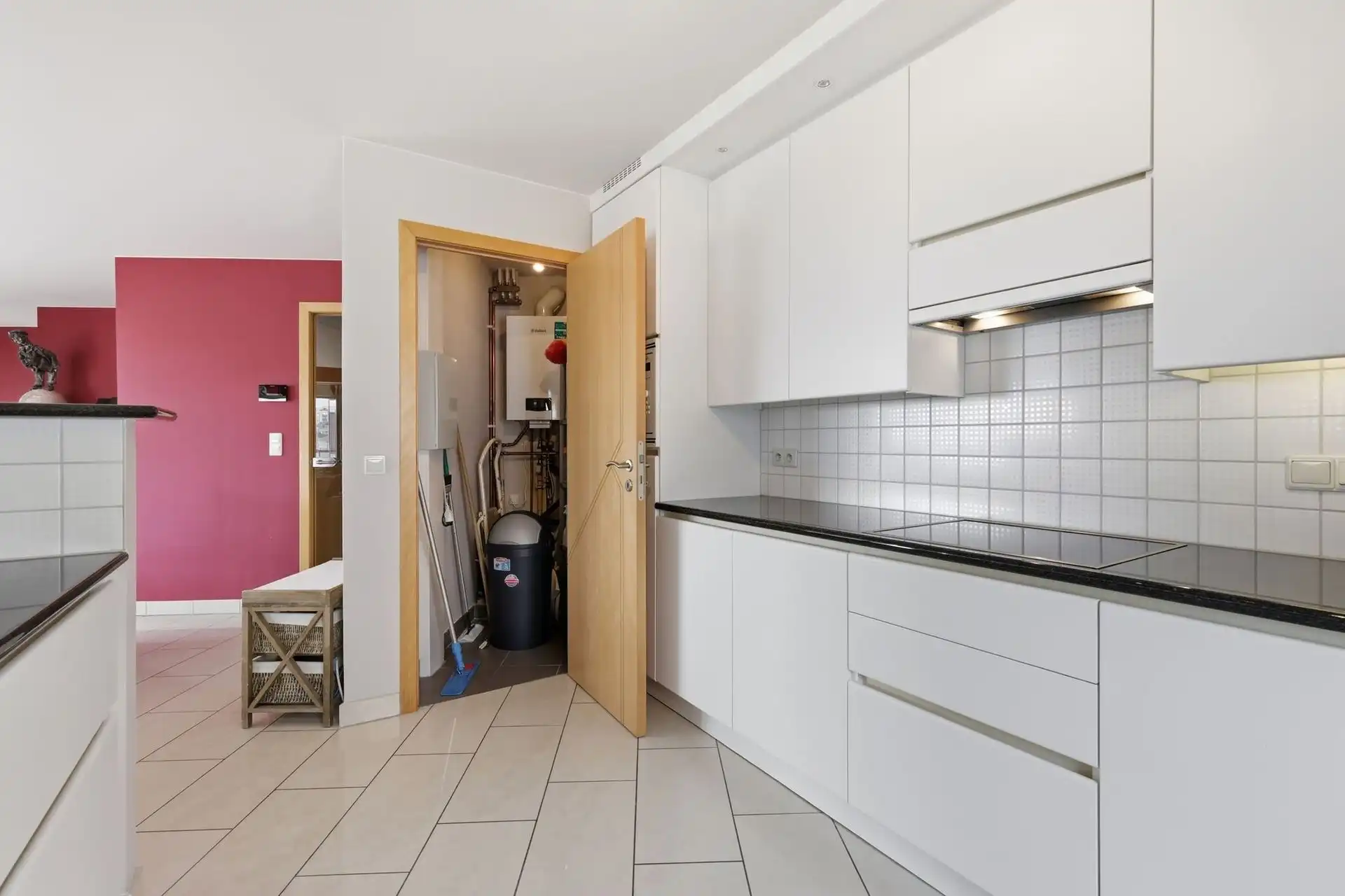 WOONAPPARTEMENT / STAANPLAATS foto 16