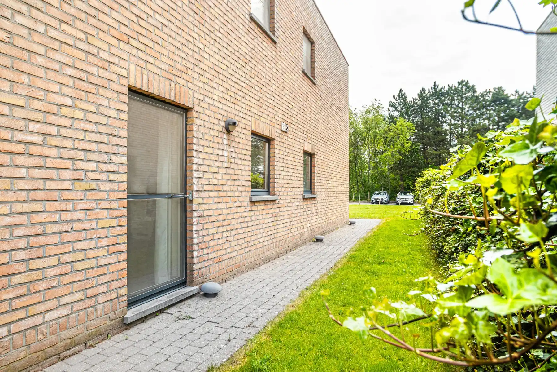Instapklaar gelijkvloers appartement met privatieve tuin foto 19