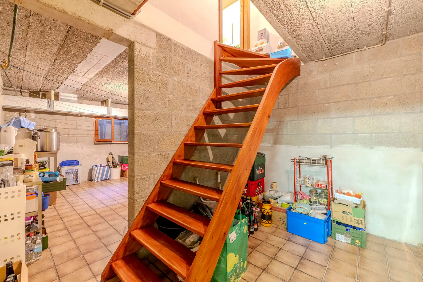 Ruime woning met 5 slpks, gezellig tuin en grote kelder foto 17