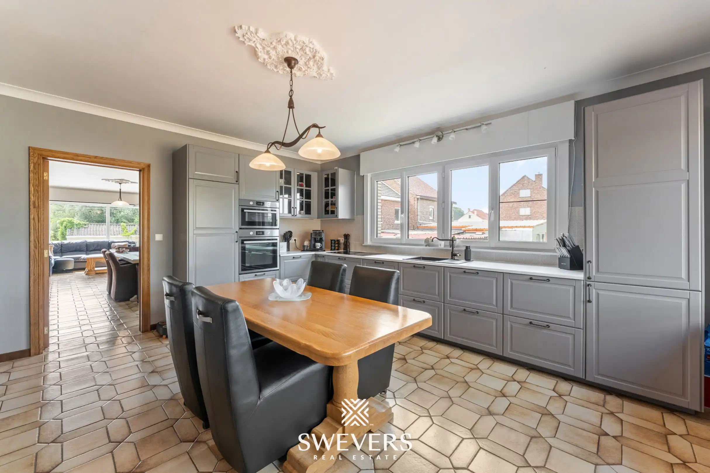 Ruime open bebouwing met 415 m² bewoonbare oppervlakte op 15a 50ca  foto 11