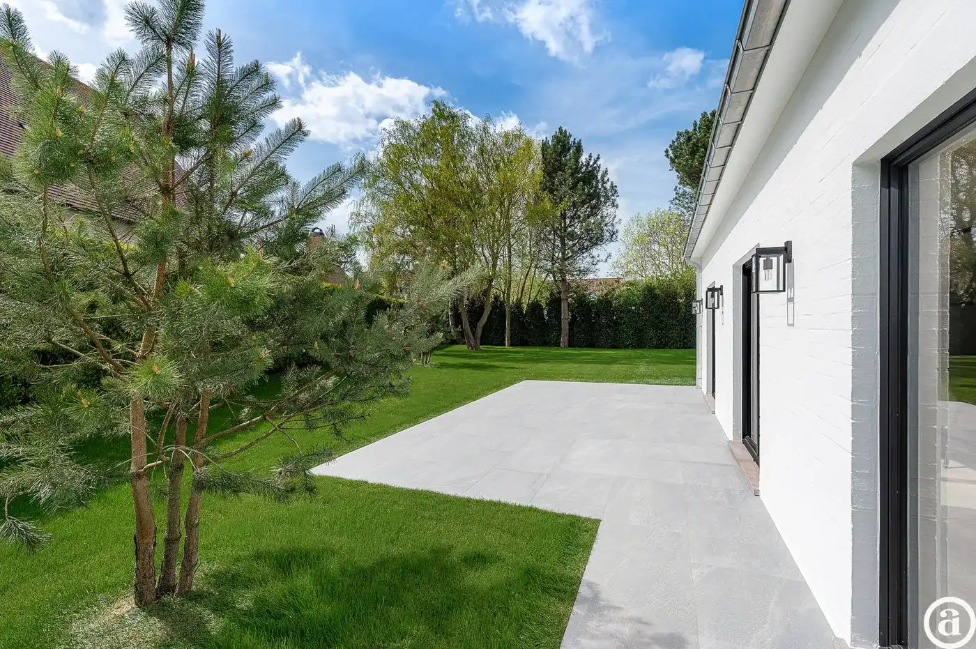 Gerenoveerde villa met 4slaapkamers en grote tuin in Knokke. foto 14