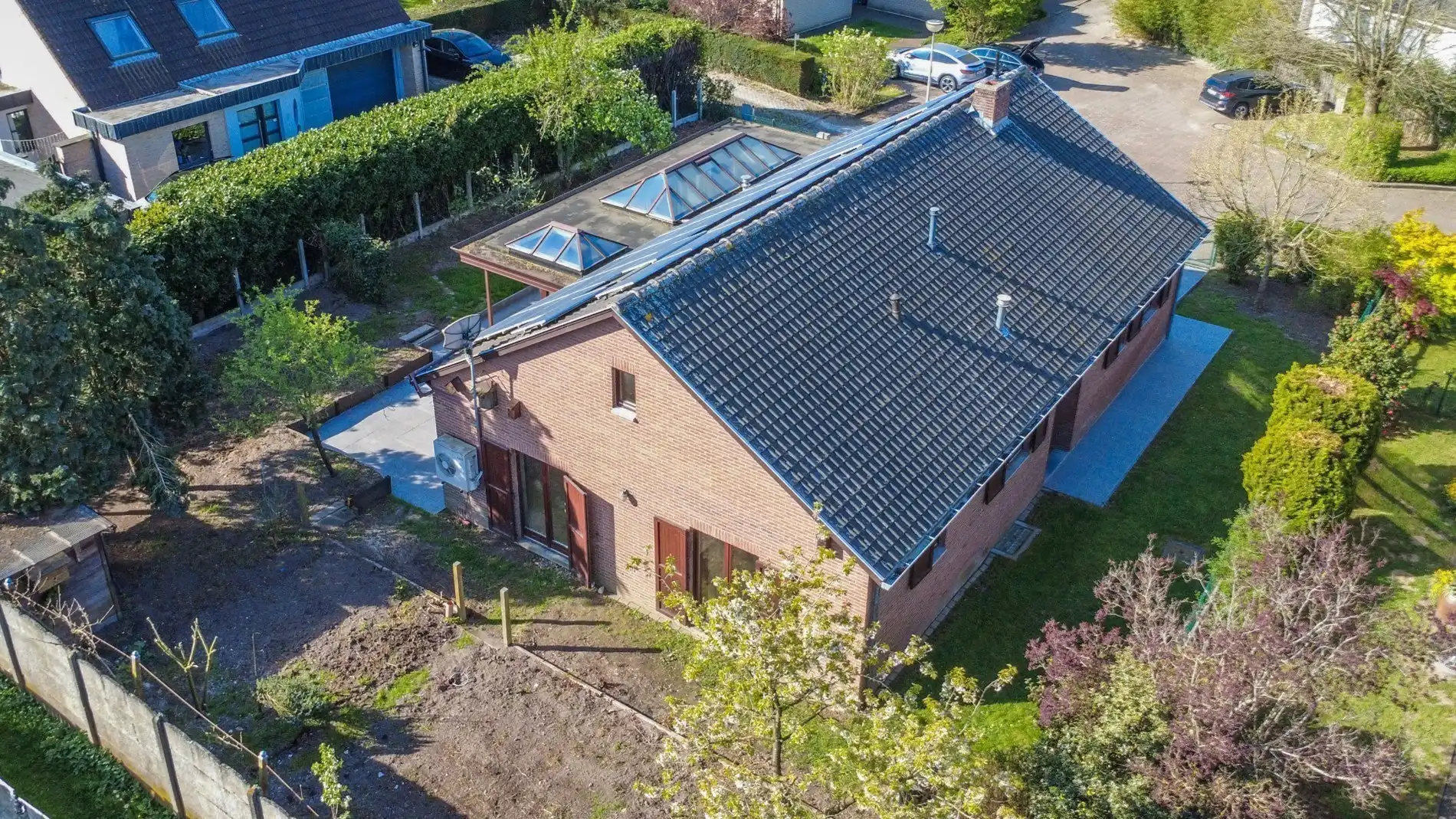 Een ruime (250m²) villa gelegen op woonerf!! foto 23