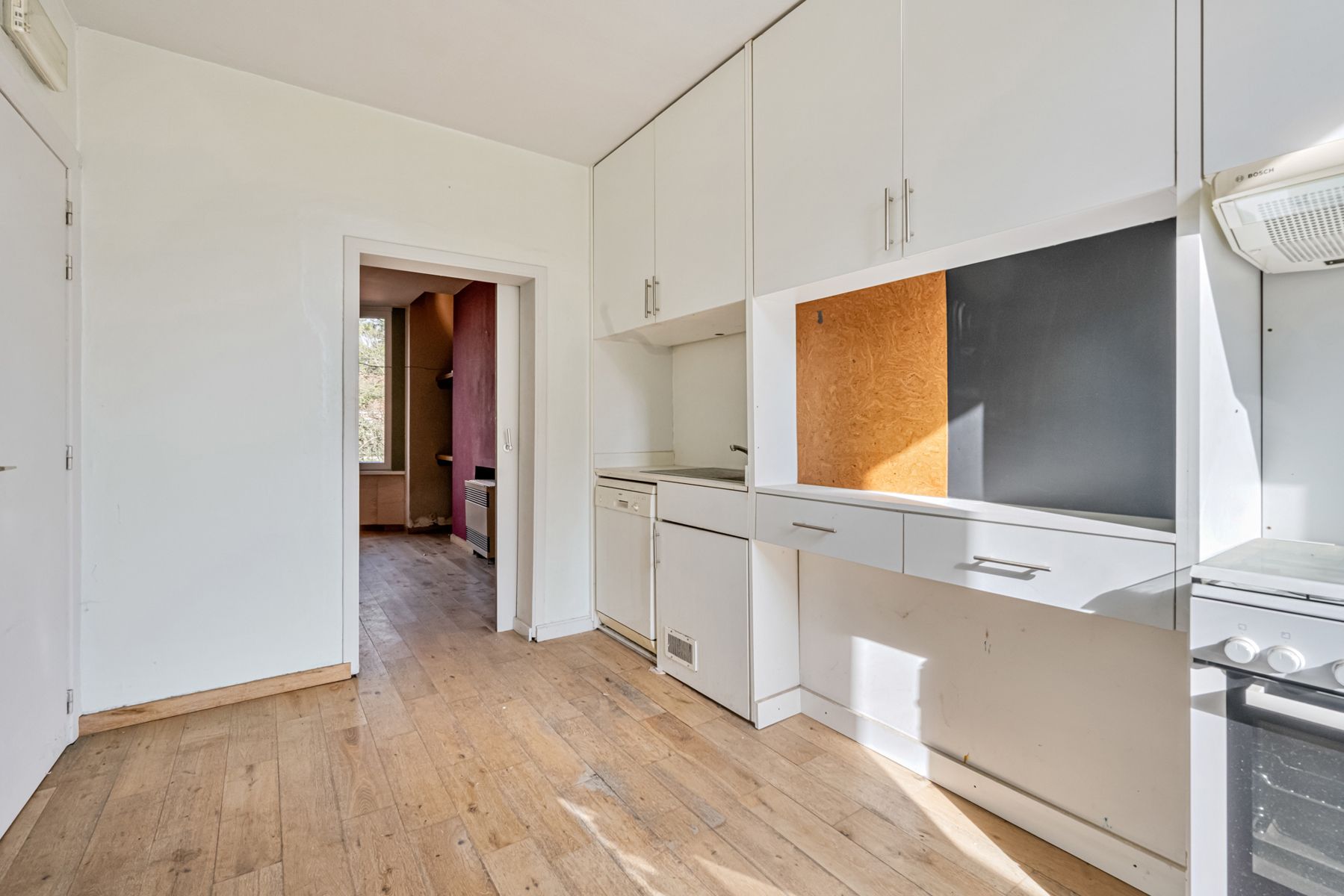 Deels te renoveren Herenwoning met 6 slpks en grote tuin. foto 14