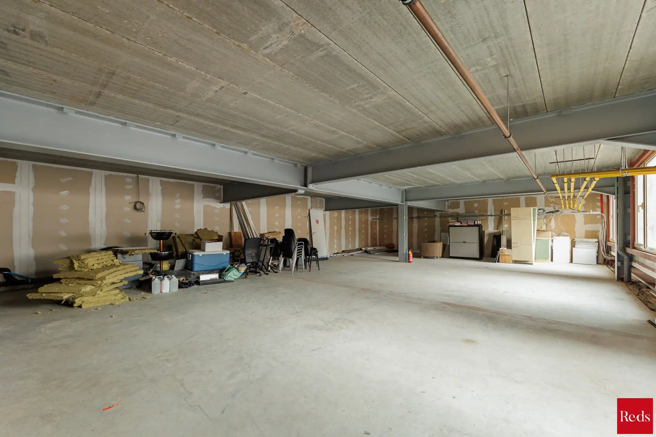 Ruime polyvalente ruimte van 143 m² op strategische locatie foto 3