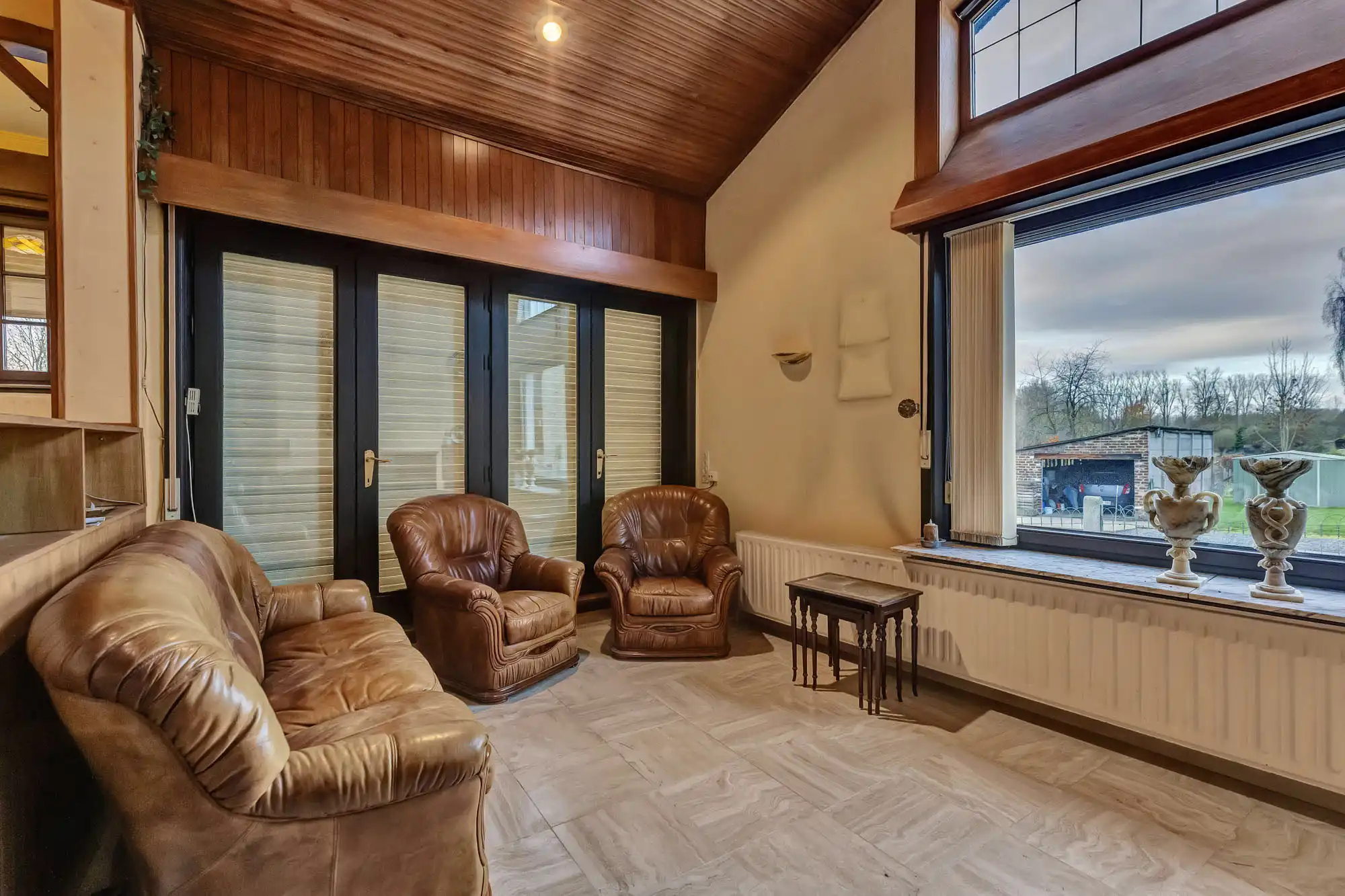 Te renoveren HOB met ruime garages en tuin foto 6