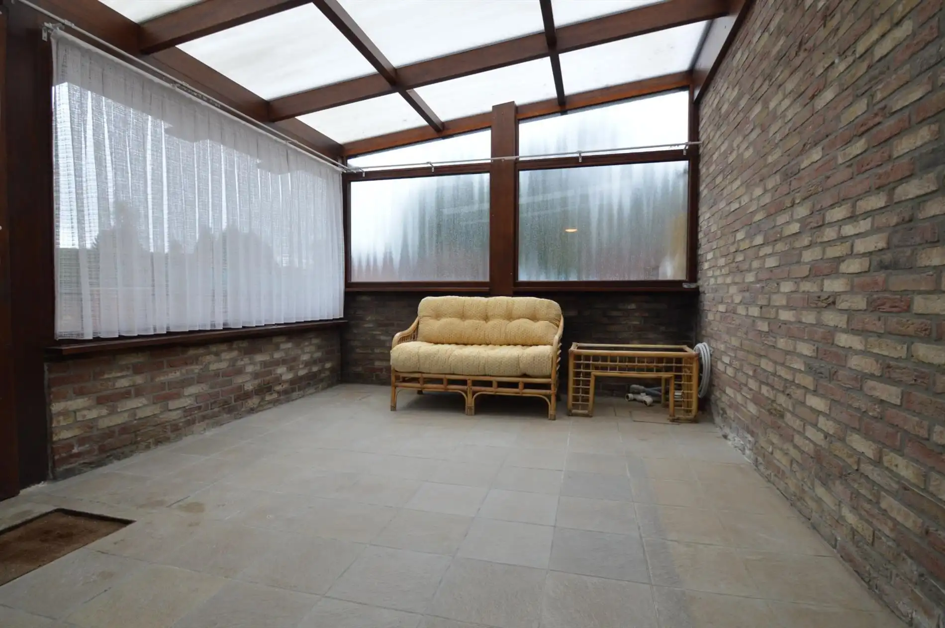 Degelijk en netjes gerenoveerd gelijkvloersappartement met 2 slaapkamers, terras en garage foto 12