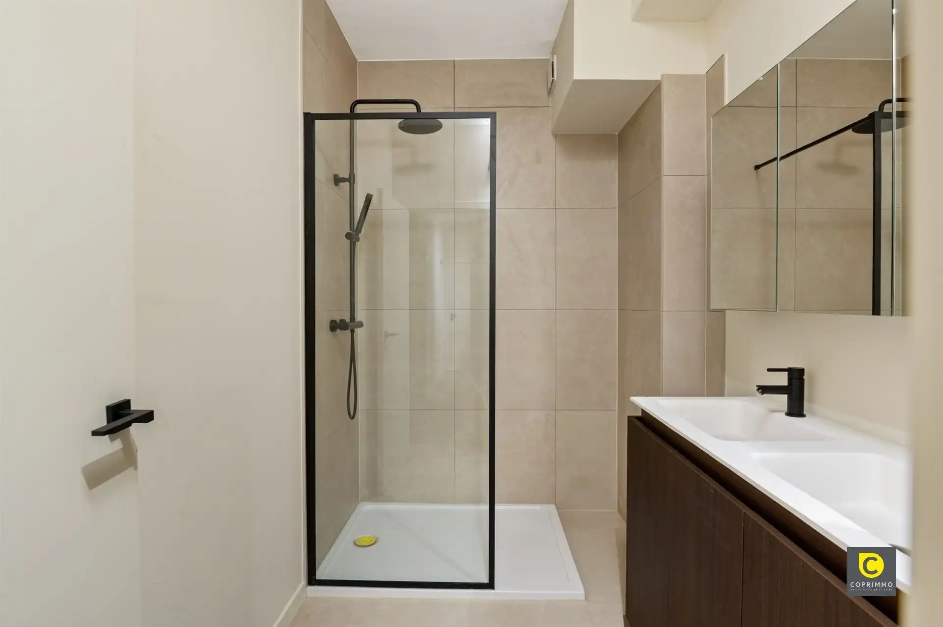 Hoogwaardig gerenoveerd 3 slpk app met P foto 8