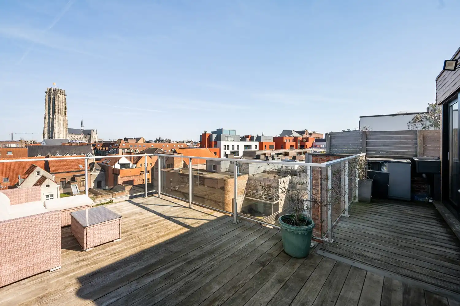 Karaktervol app. met fantastisch terras te Mechelen foto 12