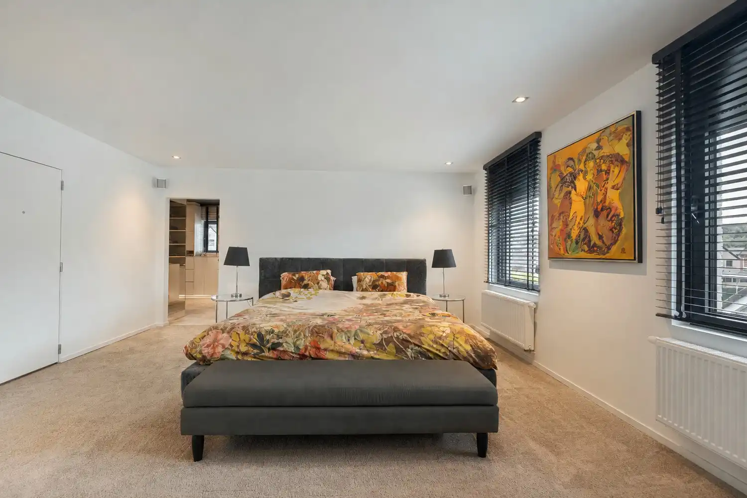 Exclusieve recente villa met verwarmd zwembad, vier garages en inclusief bouwgrond van 10a in een groene omgeving foto 23
