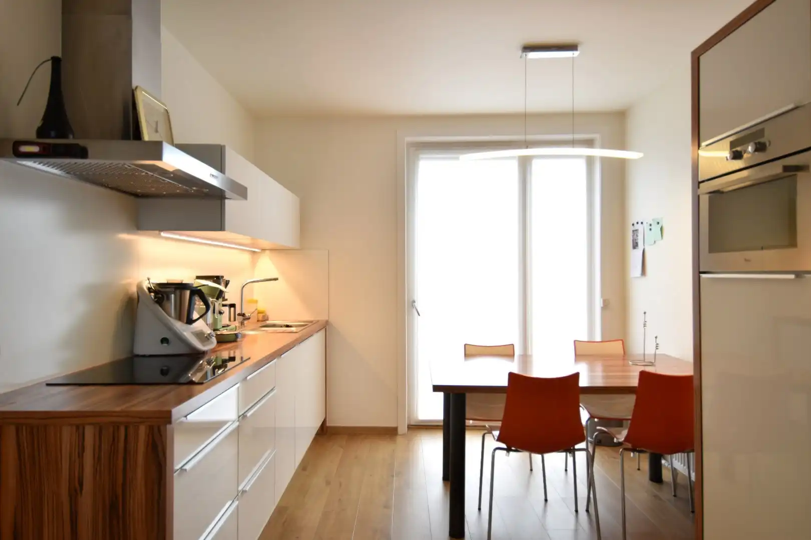 Handelspand op commerciële ligging met bovenliggend 3-slaapkamer appartement te Bissegem foto 6