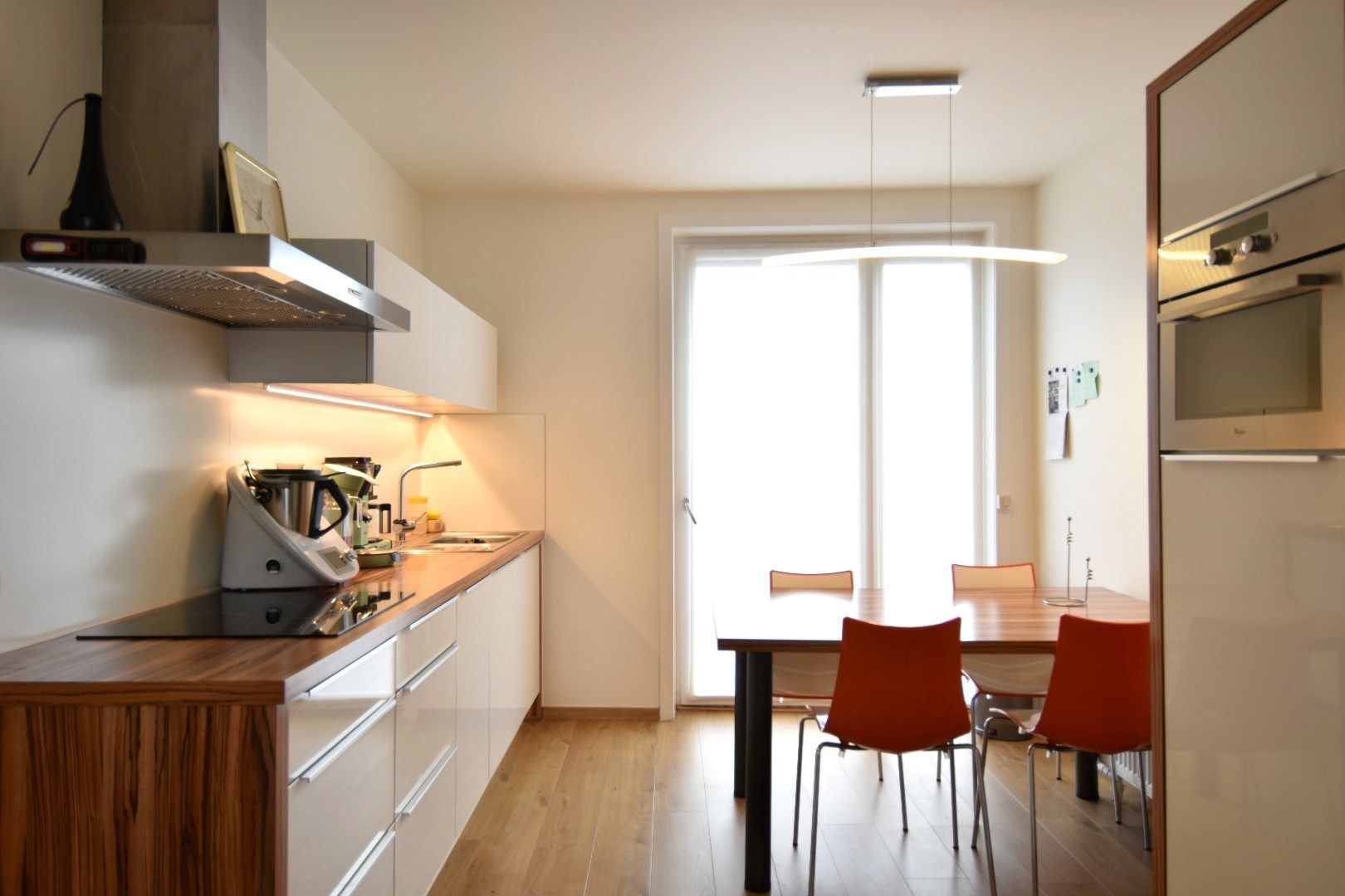 Handelspand op commerciële ligging met bovenliggend 3-slaapkamer appartement te Bissegem foto 6