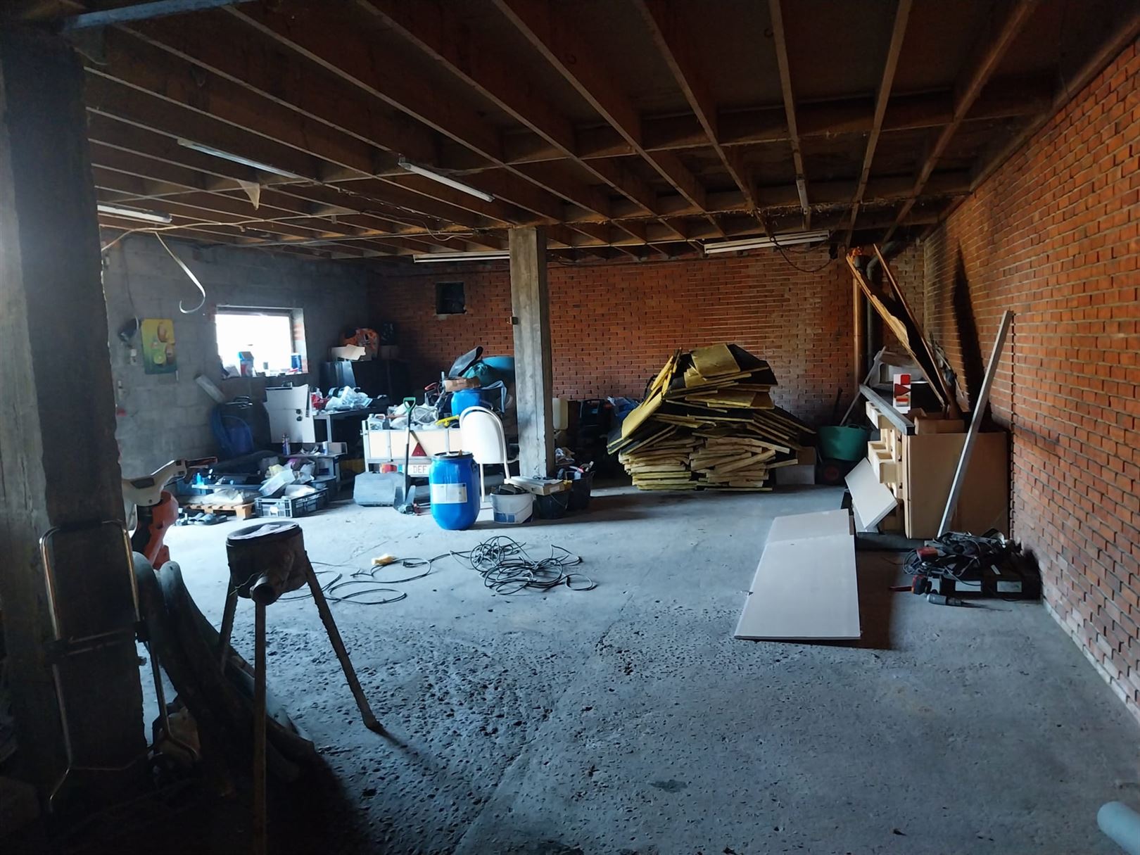 TE HUUR: Gunstig gelegen handelspand in Zolder! foto 7