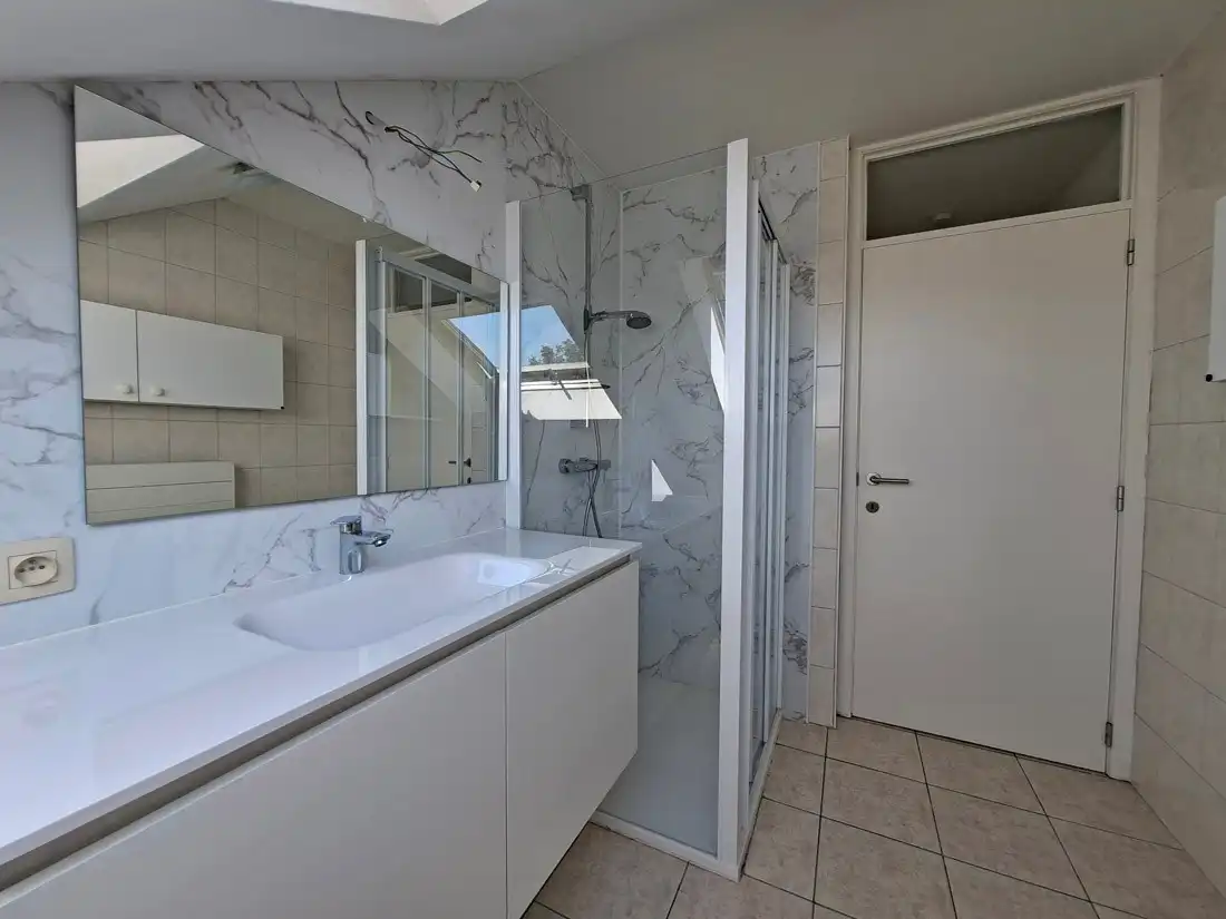 Ruim eigentijds appartement te Bree foto 11