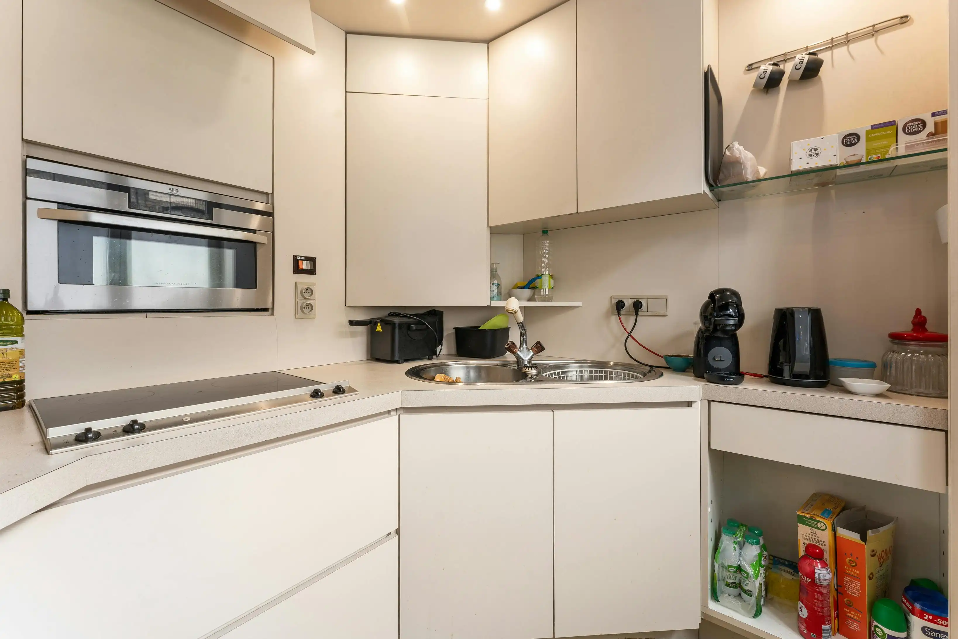 Ruime woning met handelsgelijkvloers en appartement in het centrum van Veurne. foto 28