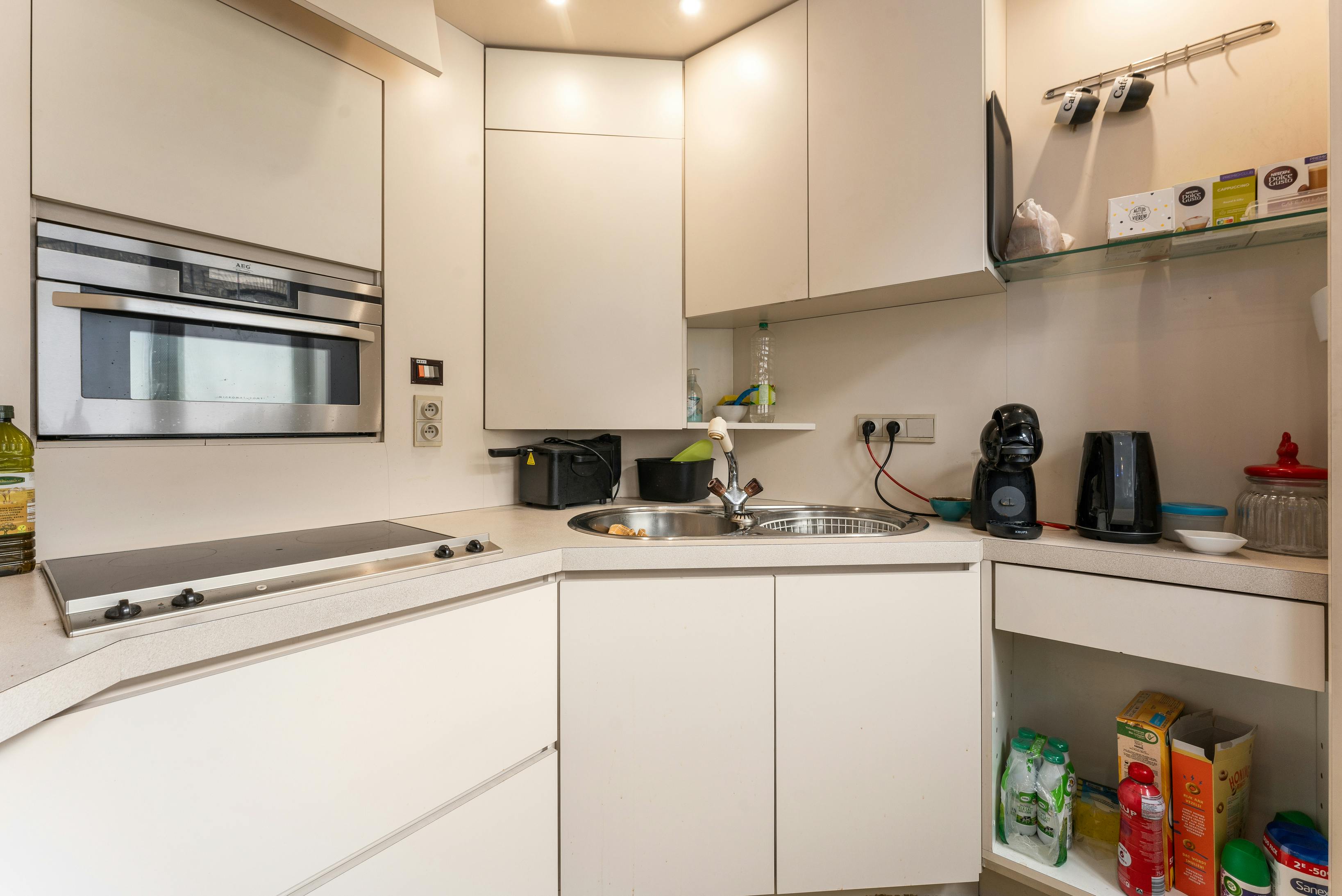 Ruime woning met handelsgelijkvloers en appartement in het centrum van Veurne. foto 28